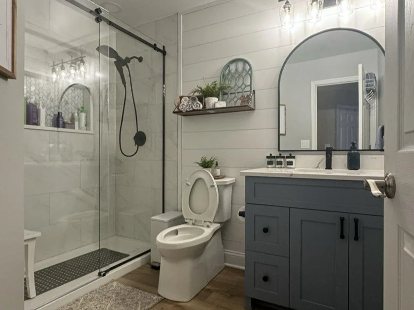 Modern Bathroom, Bold Accents