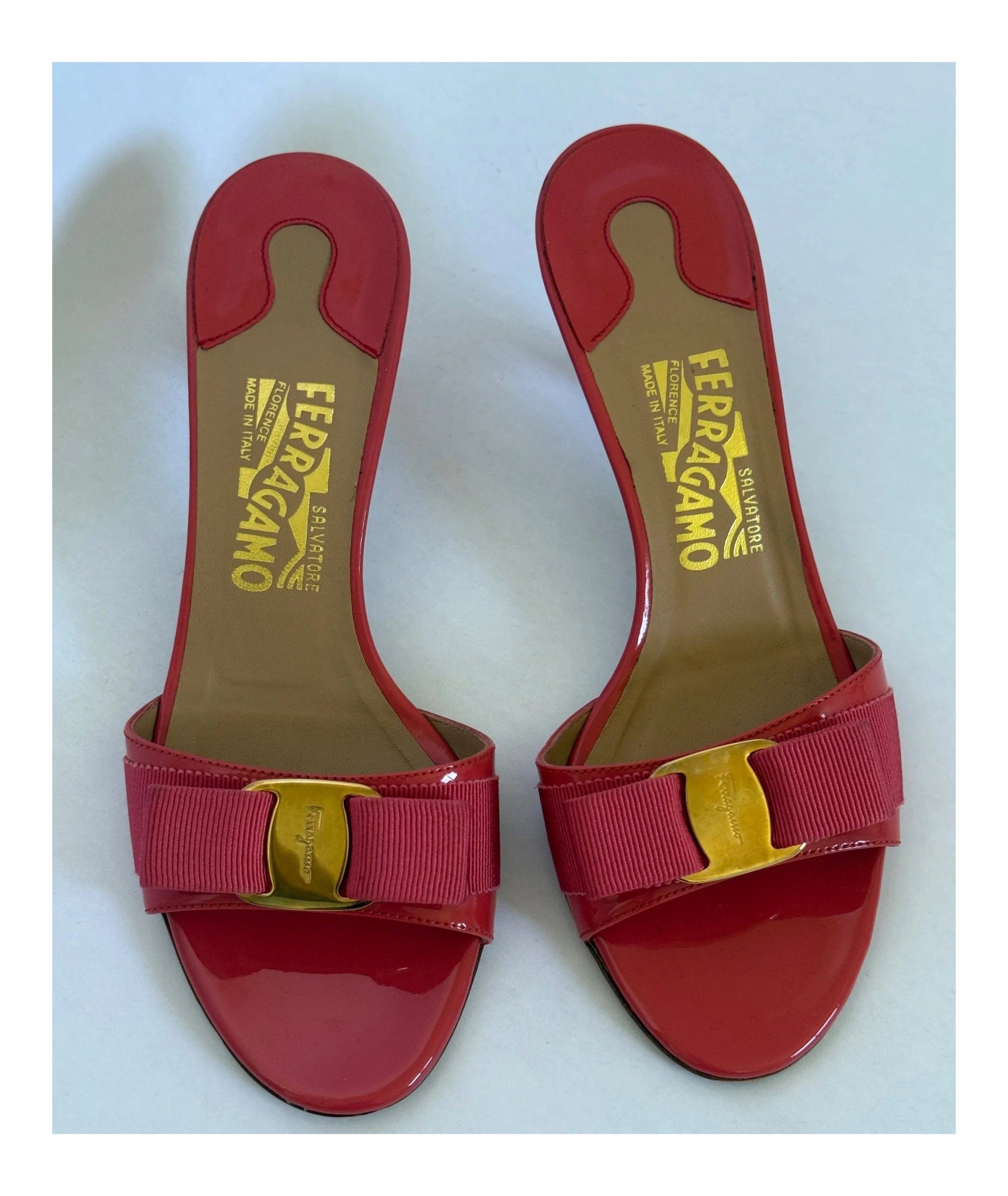ARCHIVAL FERRAGAMO VARA BOWS