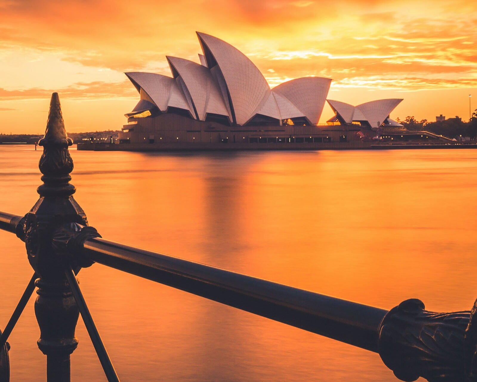liam-pozz-HZvGtncWvyQ-unsplash_crop.jpg