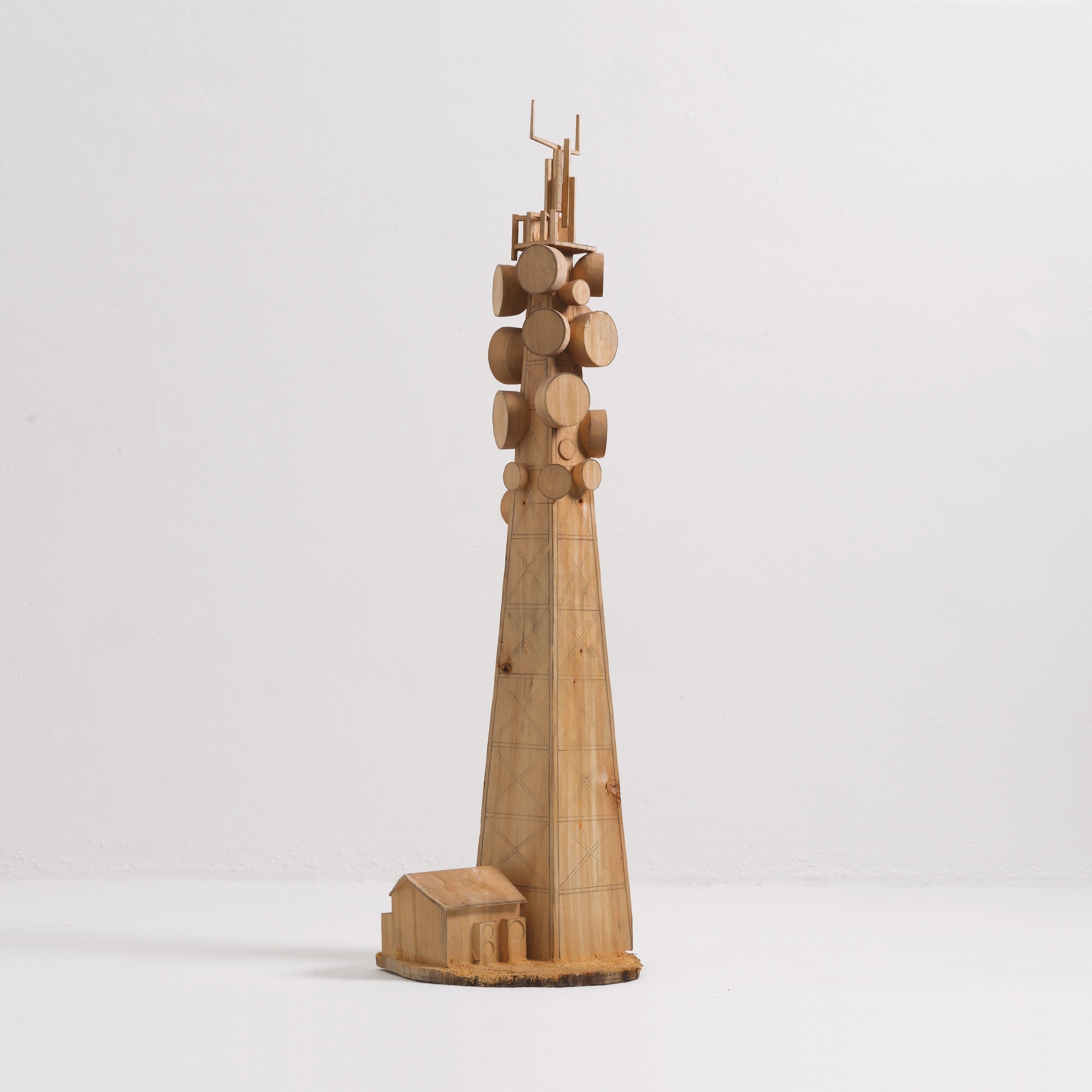 Sendemasten, 2015/16, limewood, pencil, 95 x 33 x 25 cm
