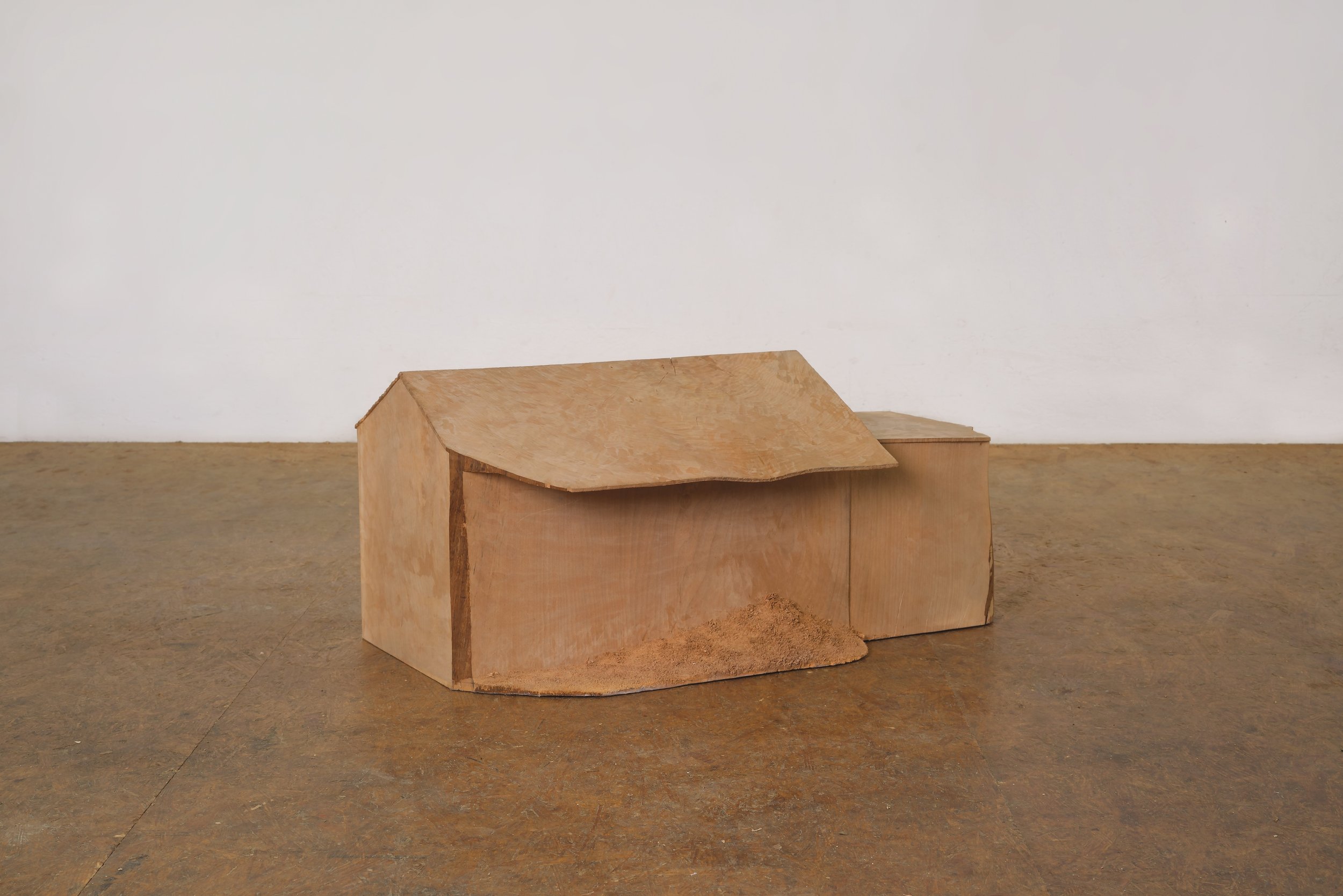 Feldstadl, 2015, alder wood, pencil, 27,5 x 61 x 31 cm