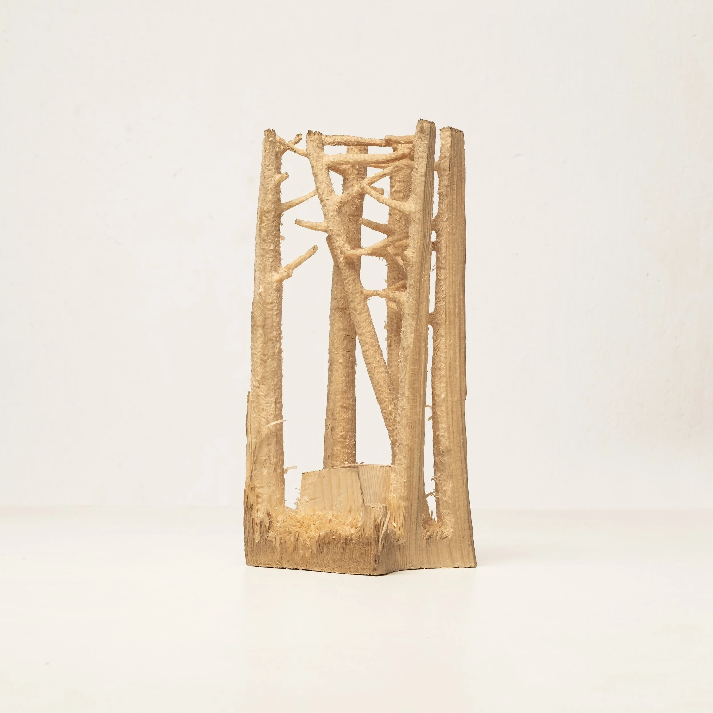 weißt du noch..., 2023, spruce wood, split and carved, pencil, 18,5 x 8 x 7 cm, private collection