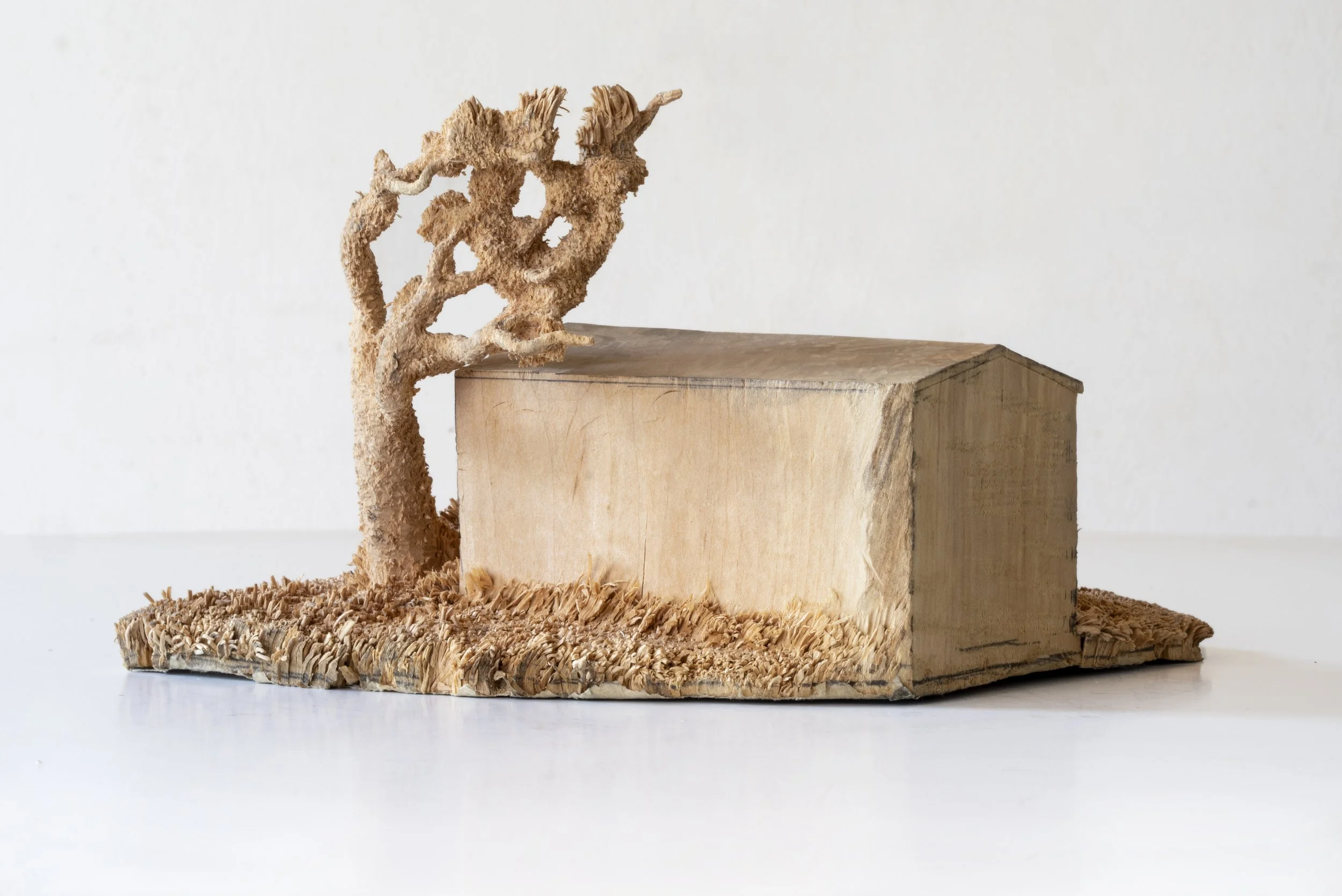 Wind, 2019, limewood, pencil, 15,5 x 22,5 x 23 cm, private collection
