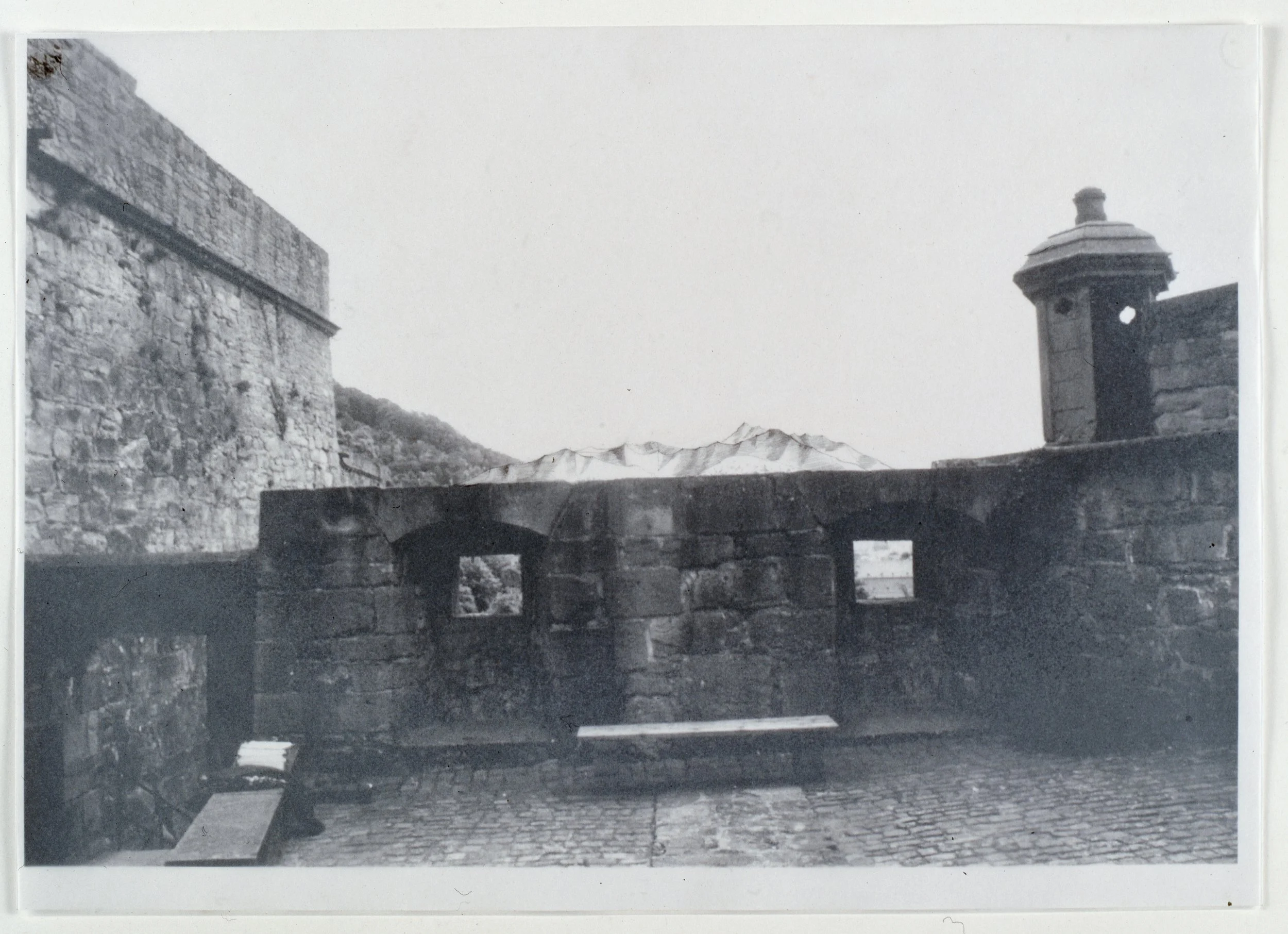 Hausberge, 2001, Bleistift auf Fotokopie, 29,7 x 42 cm