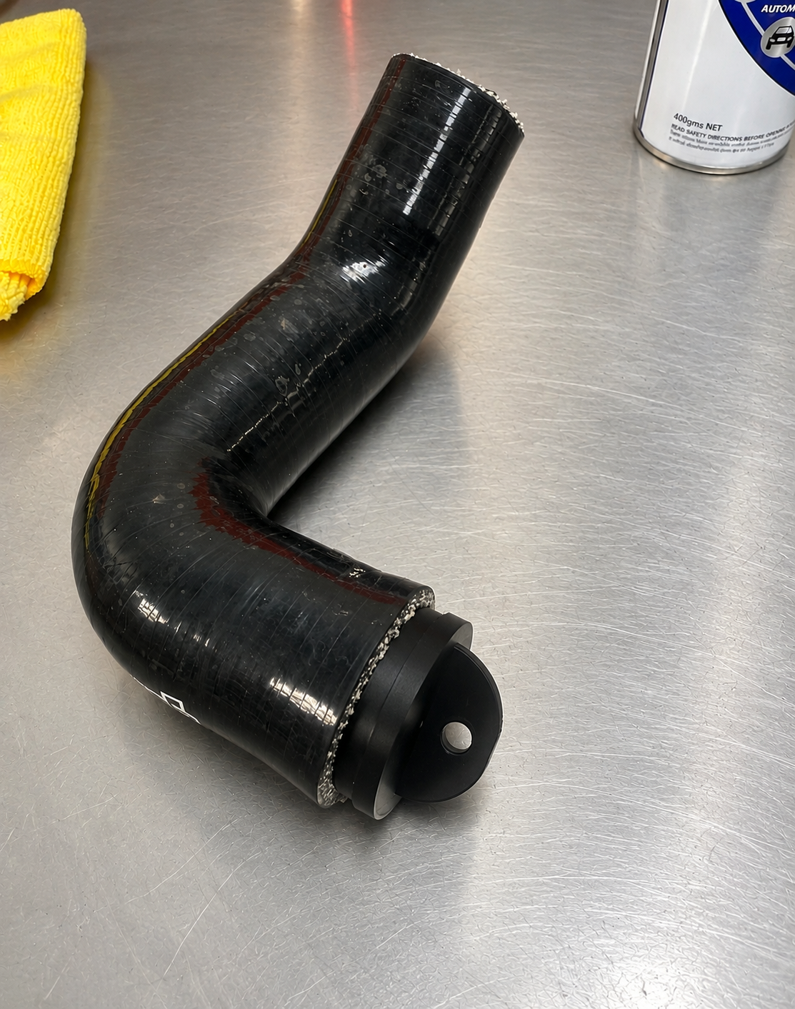 Black Hose and Plug on Workbench.png