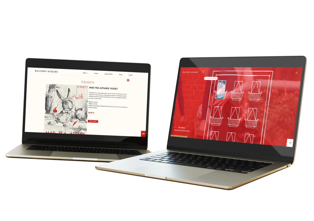 Dos laptops abiertos en una mesa, uno muestra una página web de boletos y el otro una interfaz con un diseño de jaula de pájaro en color rojo.