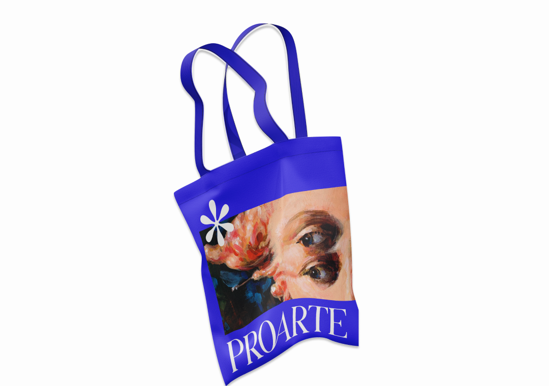 Una bolsa azul con un diseño de retrato artístico y la palabra "PROARTE" en la parte inferior.