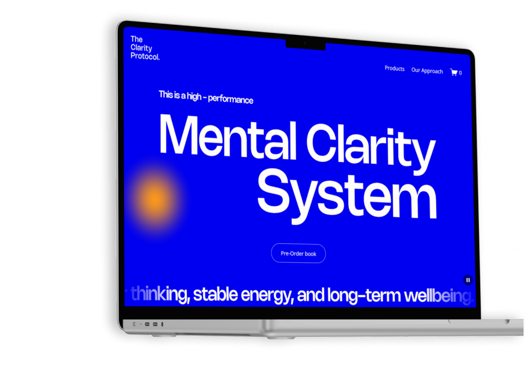 Pantalla de una página web que promociona un sistema de claridad mental, con fondo azul y texto en blanco y azul.