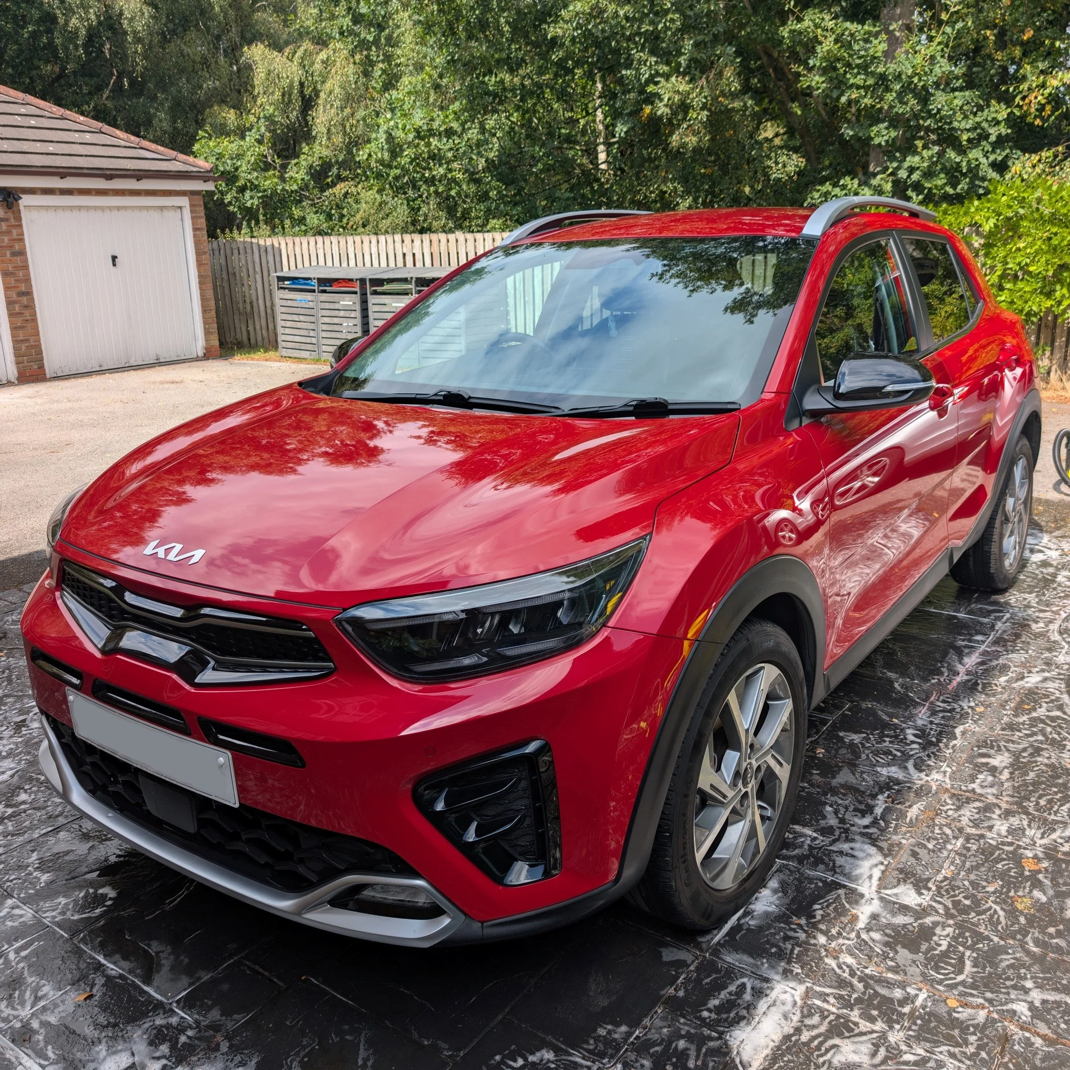 KIA Stonic '24

Standard Valet

This KIA came back from a tip trip, with bits and marks all throughout and needed a solid inside and out clean to take it back to like it left the factory.
The owner has seemingly taken very good car of their car as al
