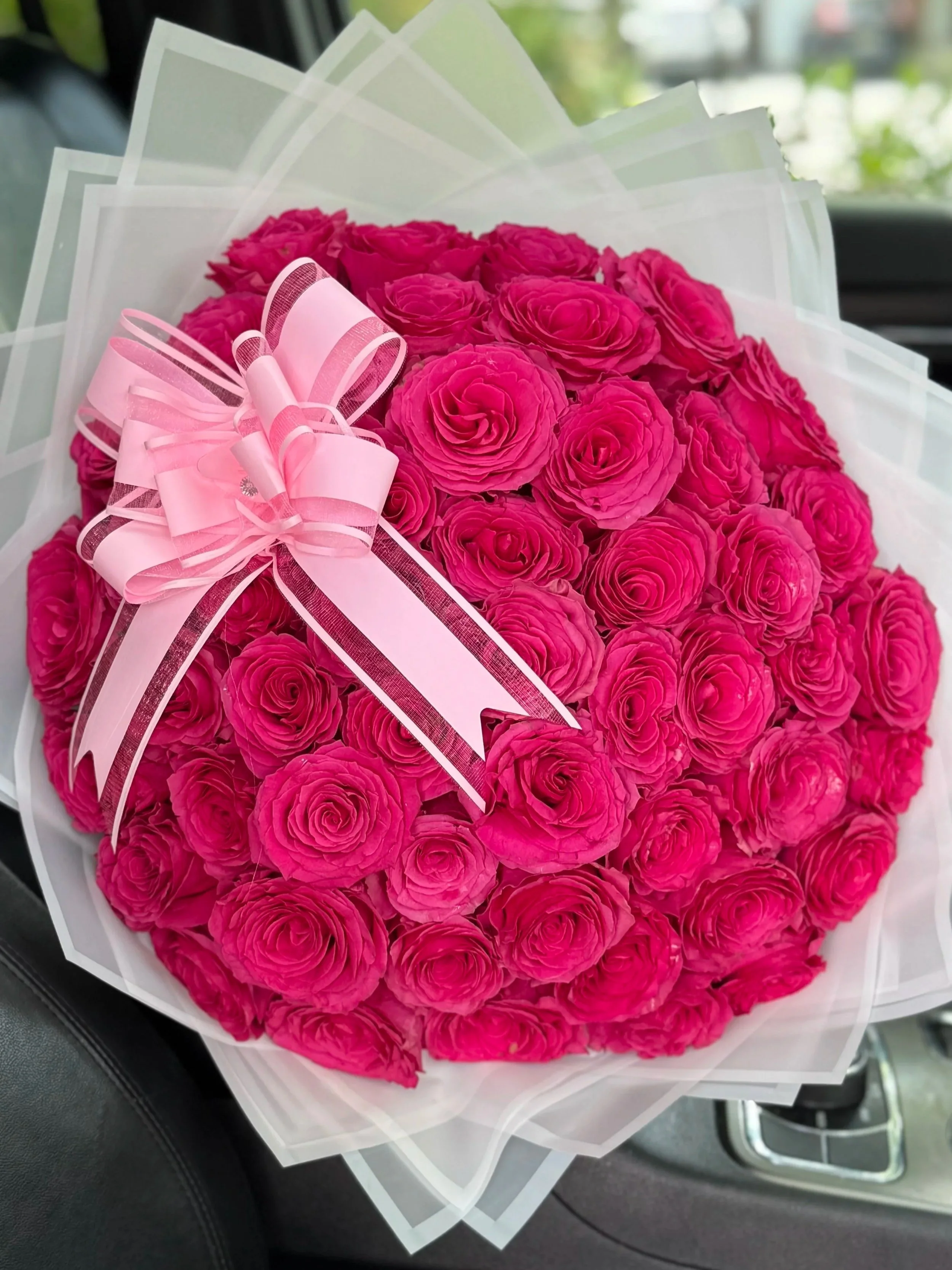 hot+pink+rose+bouquet.jpg
