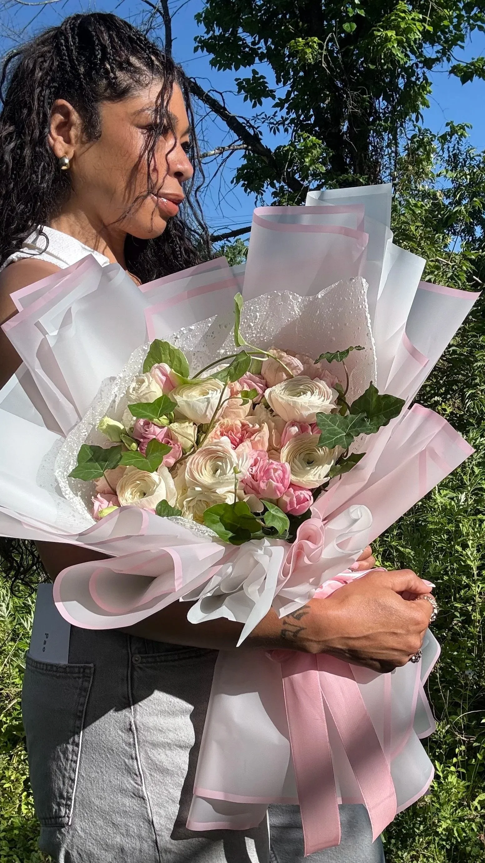 ivy+ranunculus+rose+bouquet.jpg