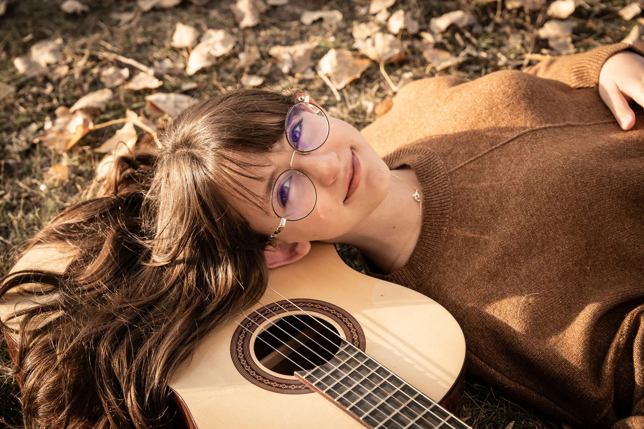 woman with guitar bork productions senior photography sioux falls south dakota