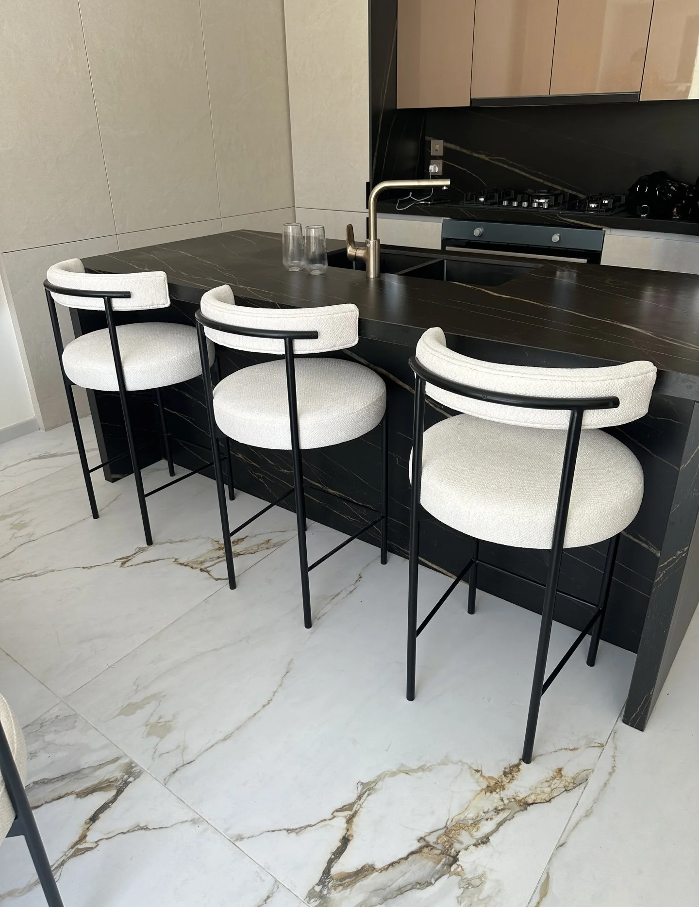 Monochrome Counter/Barstool