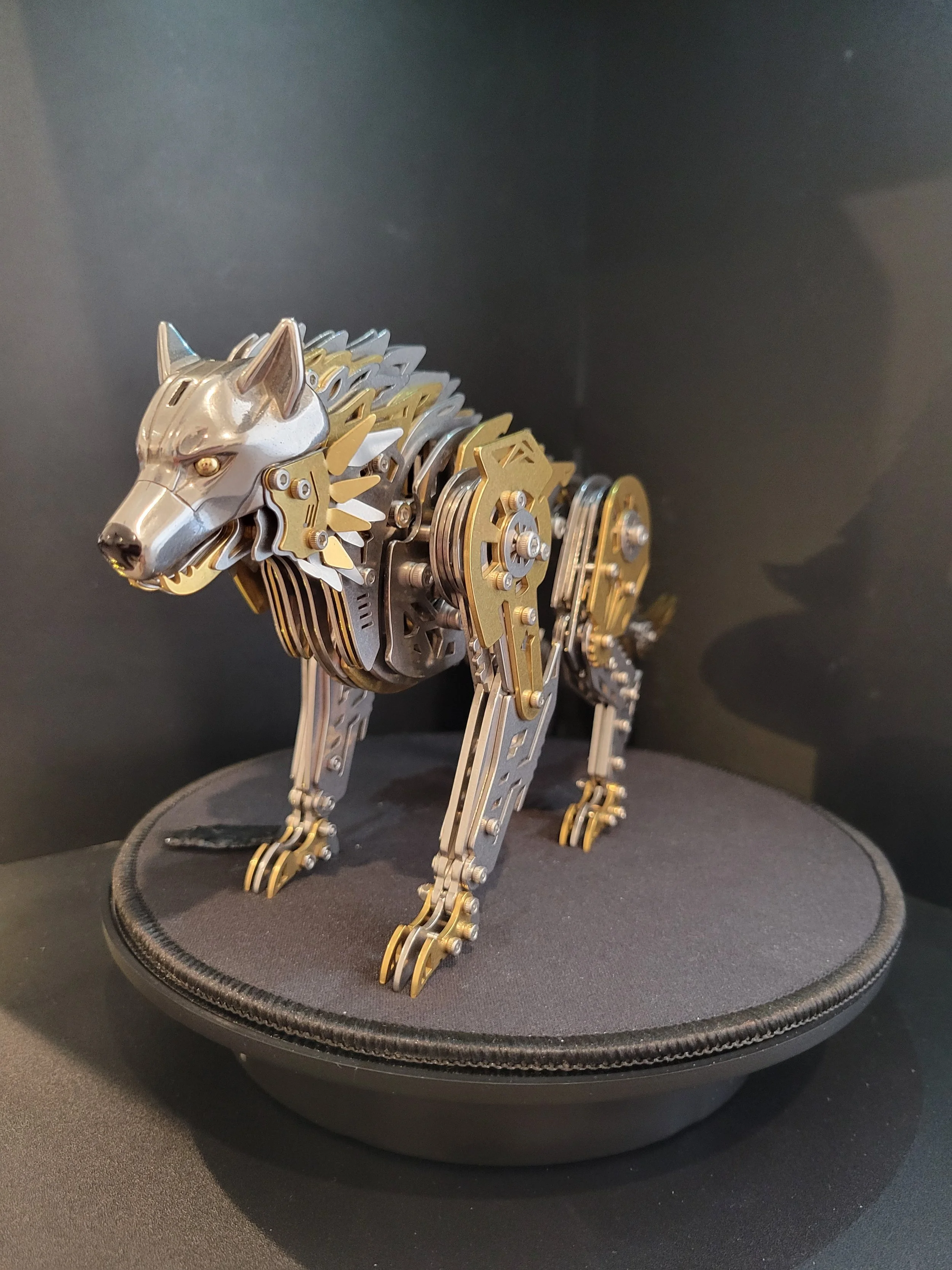 wolf1.jpg