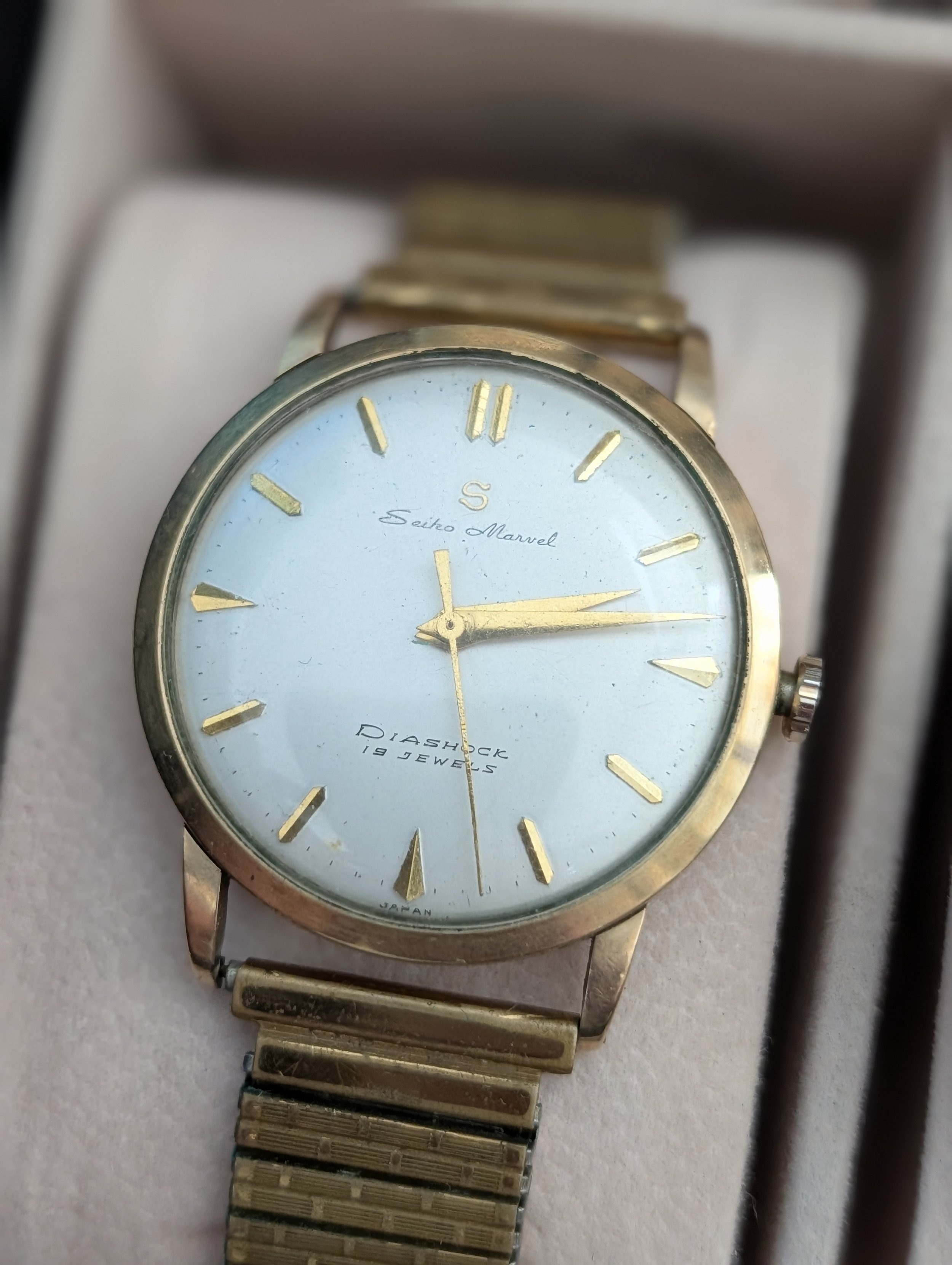 Seiko Marvel Diashock 19 Jewel Dress Watch 14k GF