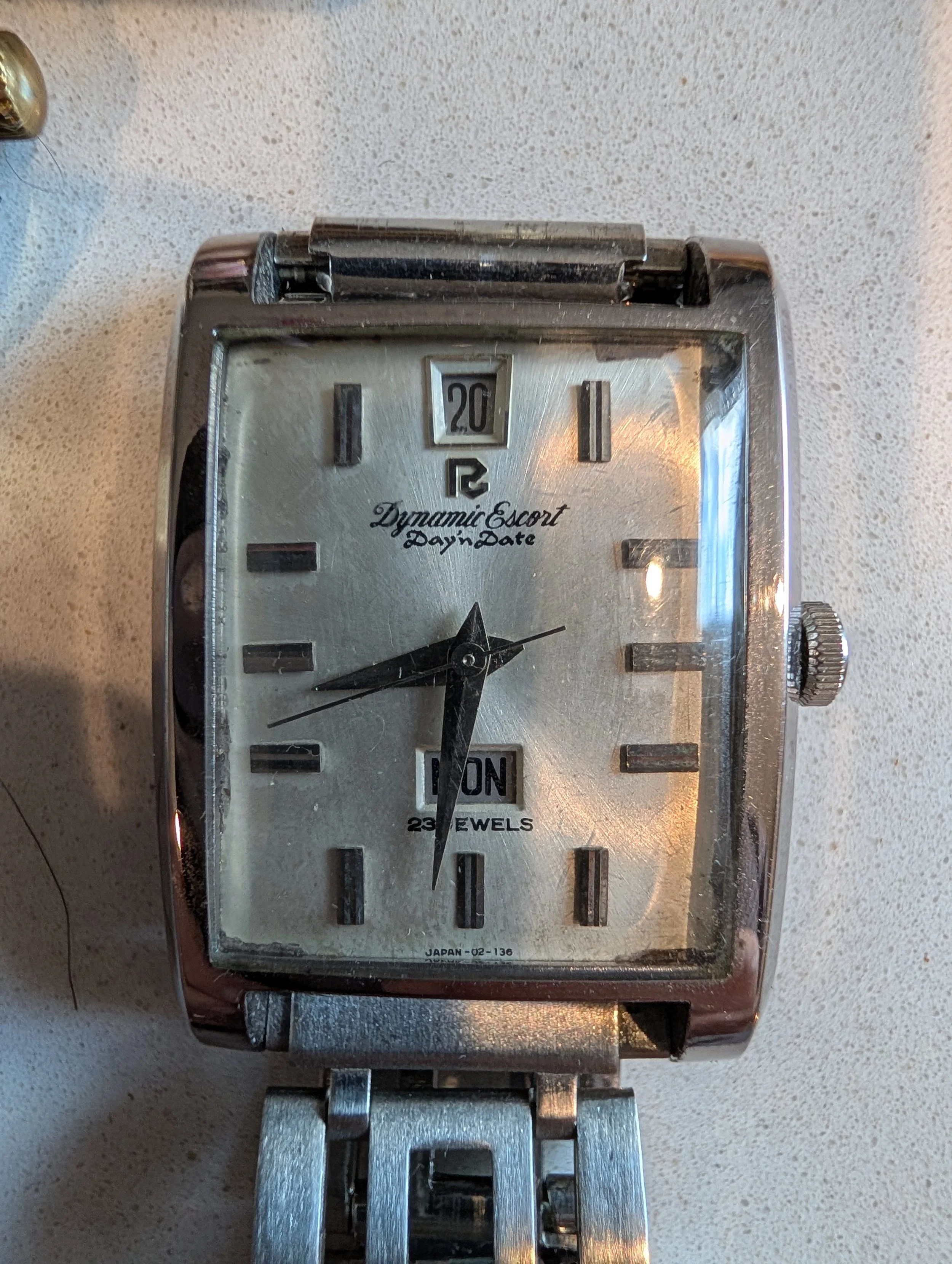 Vintage Ricoh Dynamic Escort Day-Date 23 Jewels Automatic Tank Style Watch Japan