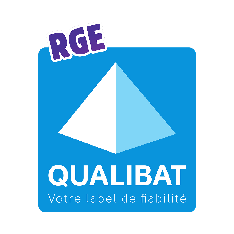 Logo bleu avec un symbole triangulaire blanc et bleu, le texte "RGE QUALIBAT" en haut et en bas, et la phrase "Votre label de fiabilité" en dessous.