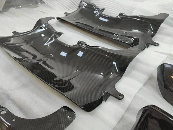 mclaren-720s-carbon-fiber-exhaust-cover-4955490_1160x_crop_center.webp