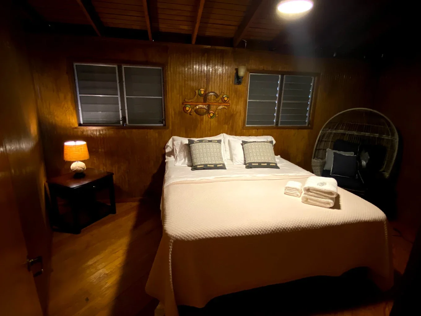 hcc king bed.webp