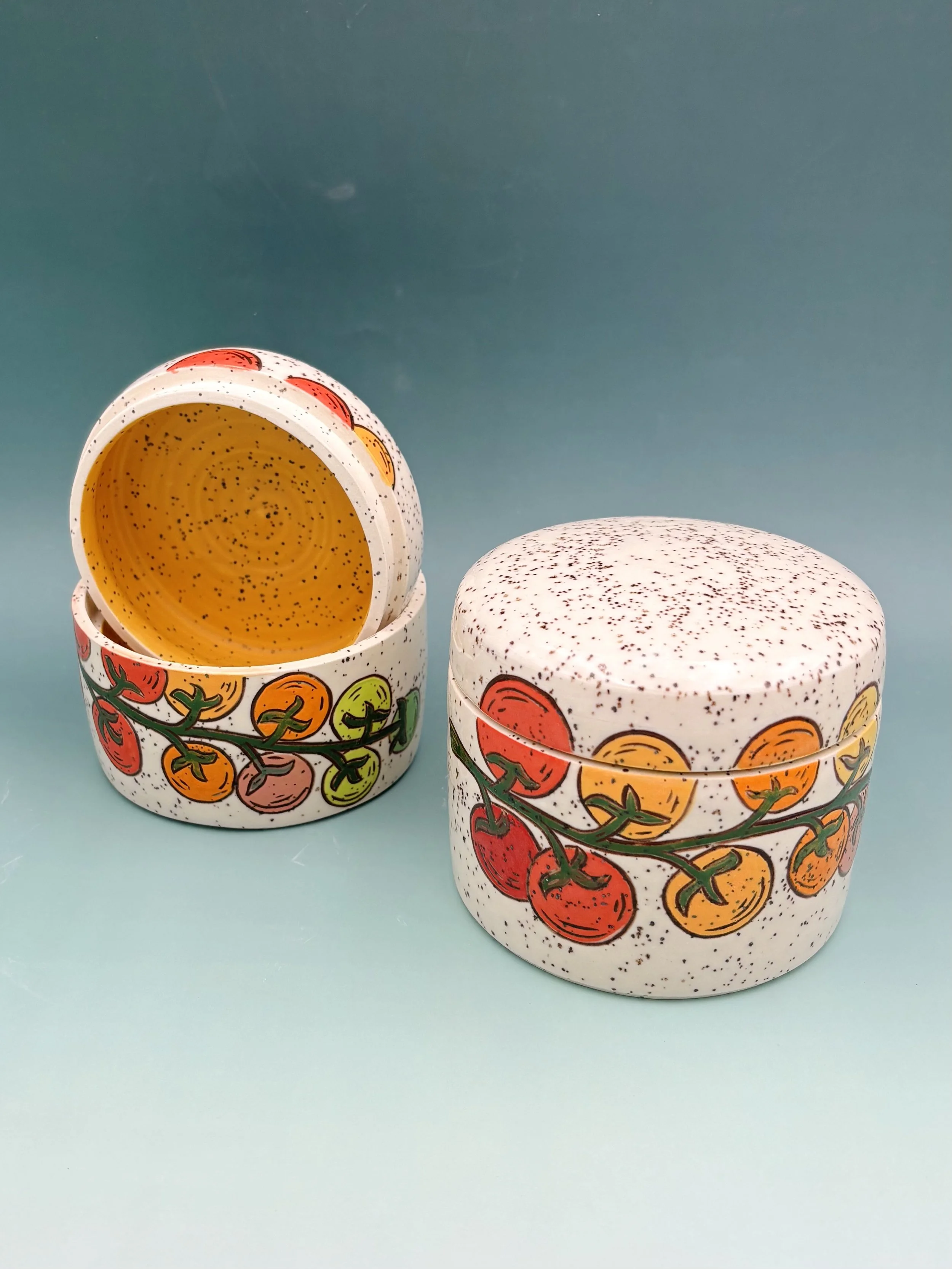 Closed Form Tomatoes Lid Off.jpg