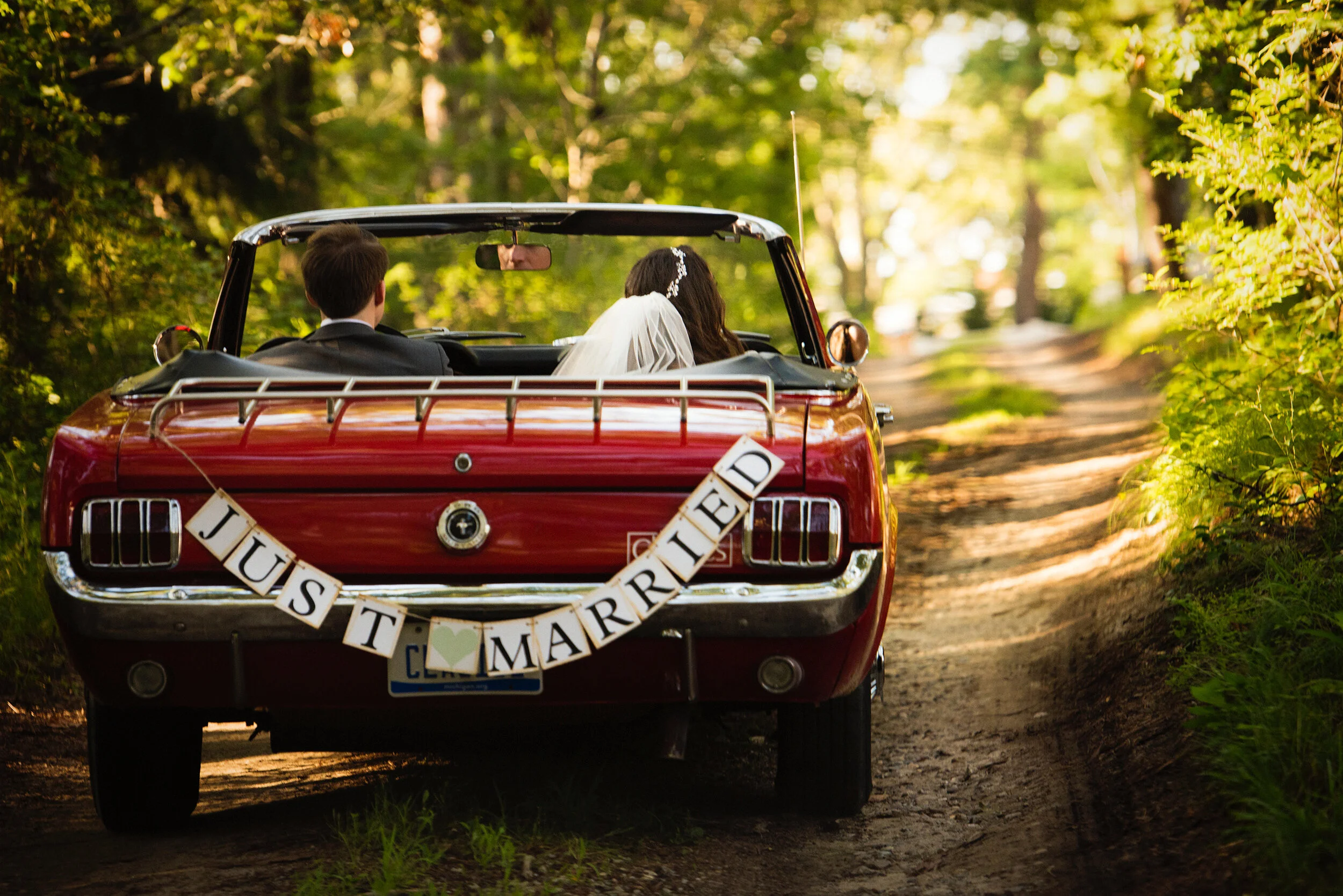 mustang-jamie-levine-photography-marthas-vineyard-wedding.jpeg
