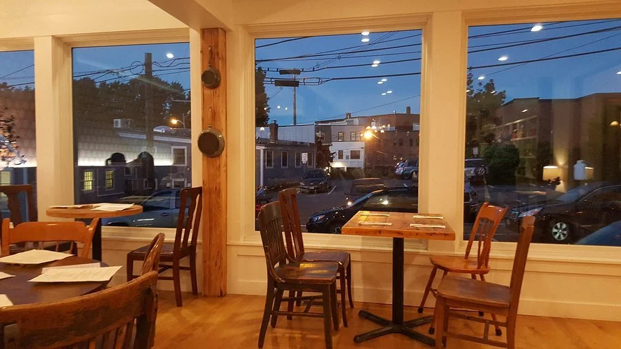 large-windows-in-dining.jpg