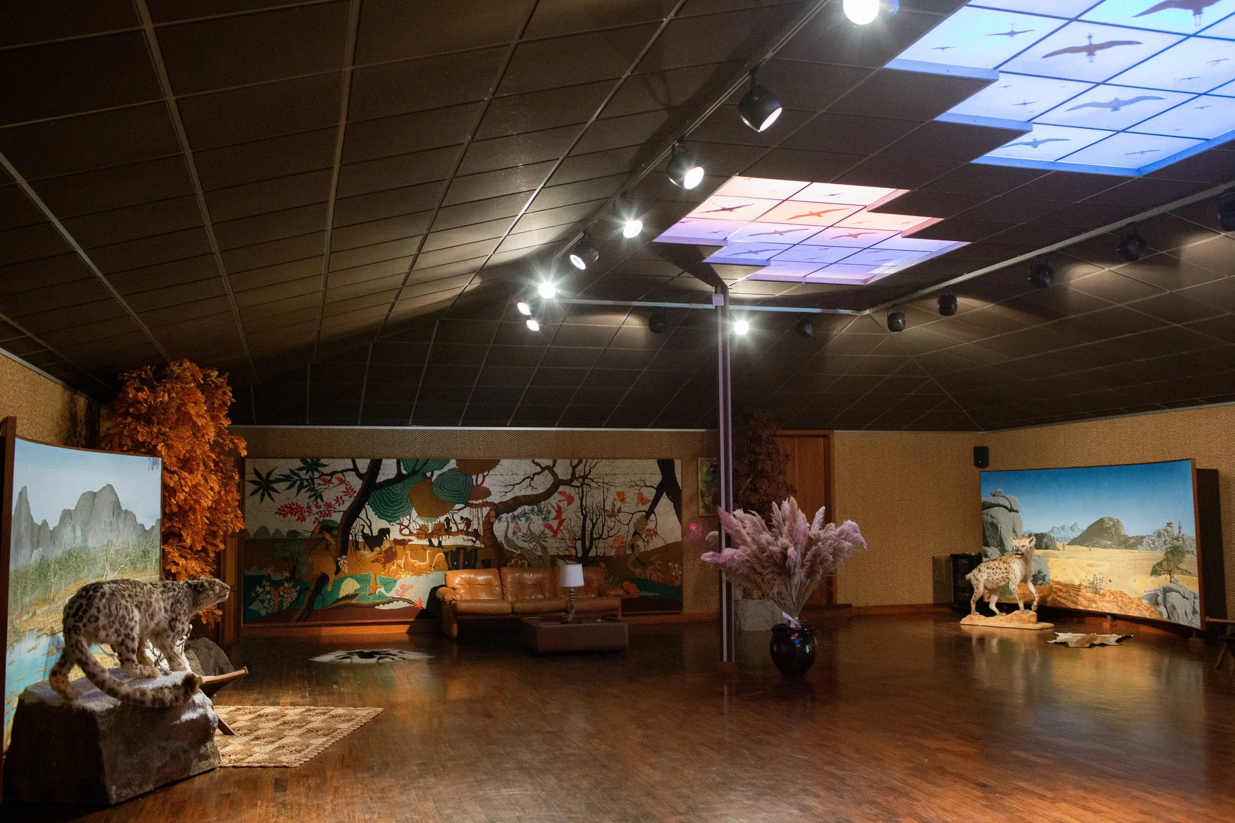 italian-wedding-taxidermy-museum 0084.jpg