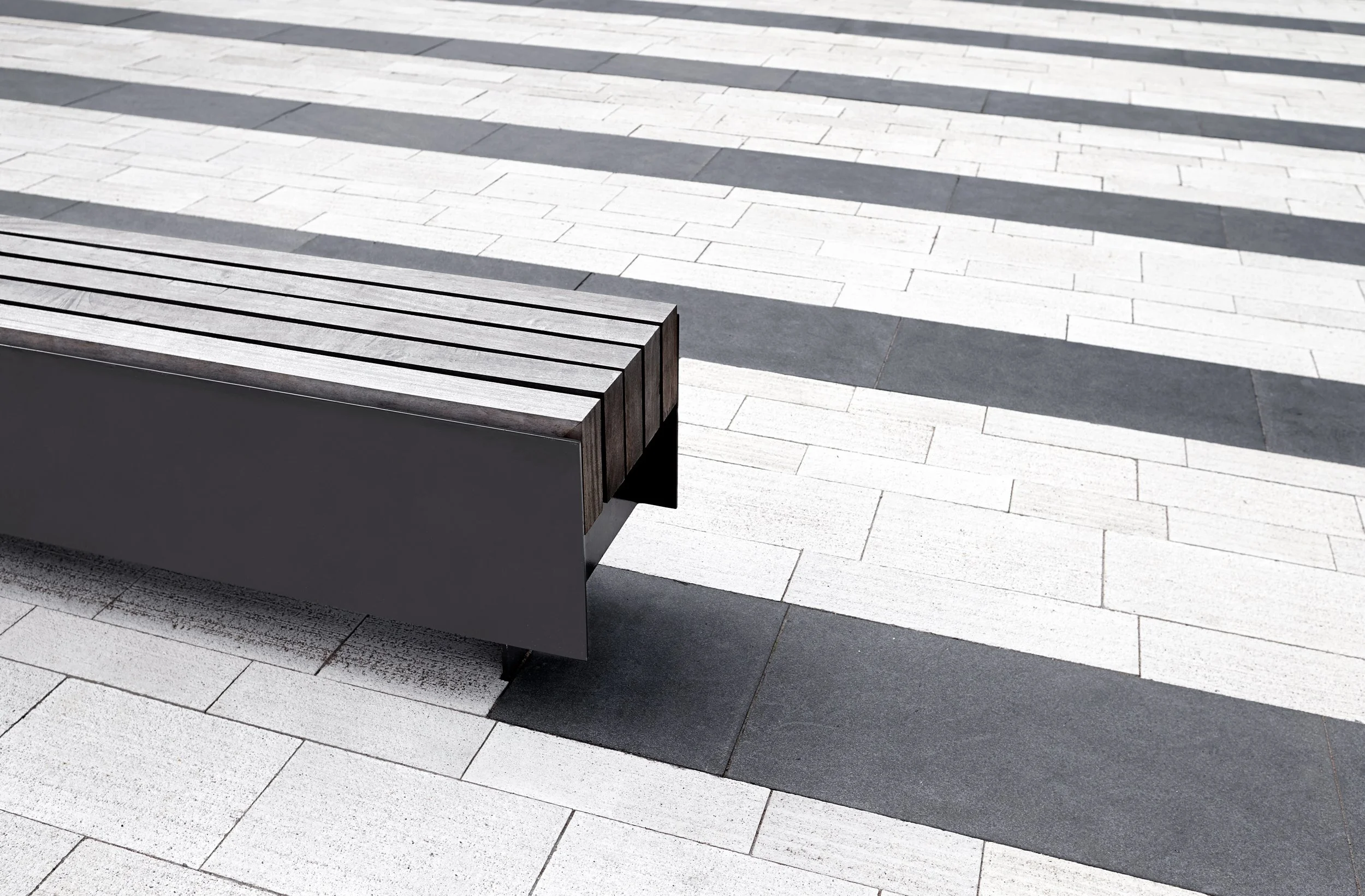Täby-Torg03_POLYFORM_Sangberg_urbanism_bænk.jpg