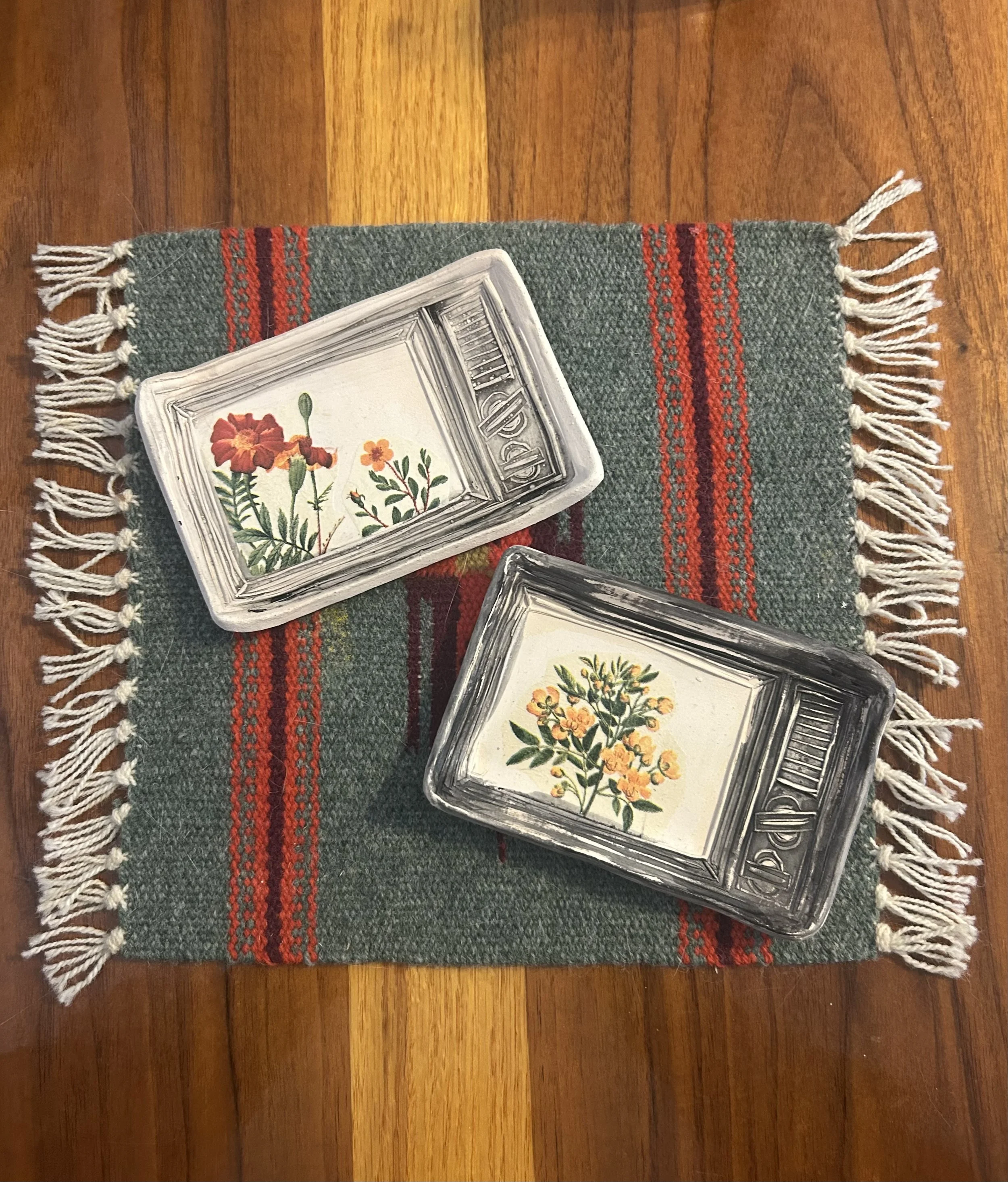 TV Trays with flowers