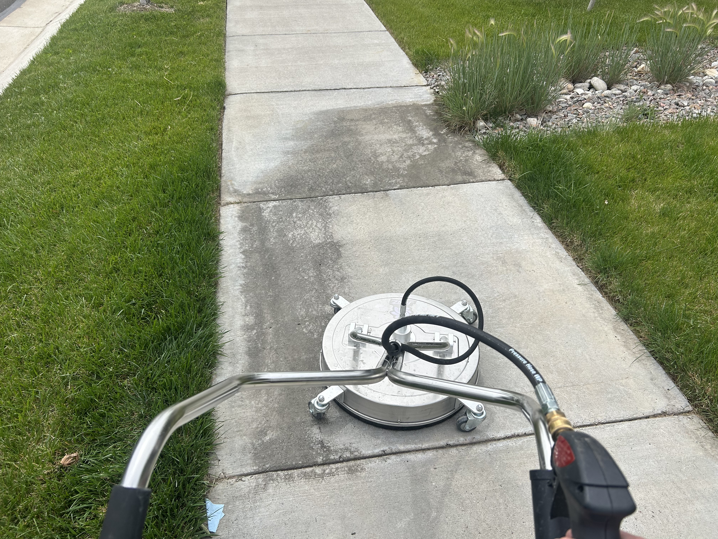 Professional concrete cleaning, driveway pressure washing and patio power washing and pressure washing service in Douglas and El Paso County.