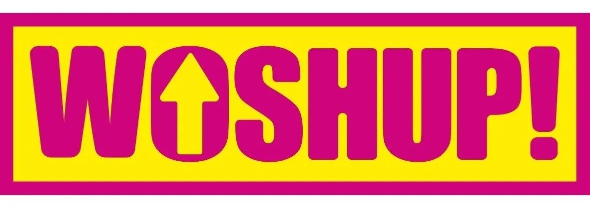 Grafik mit dem Wort 'WASHUP!' in großen, pinken Buchstaben auf gelbem Hintergrund, mit einem weißen Pfeil, der nach oben zeigt, im Buchstaben 'A'.