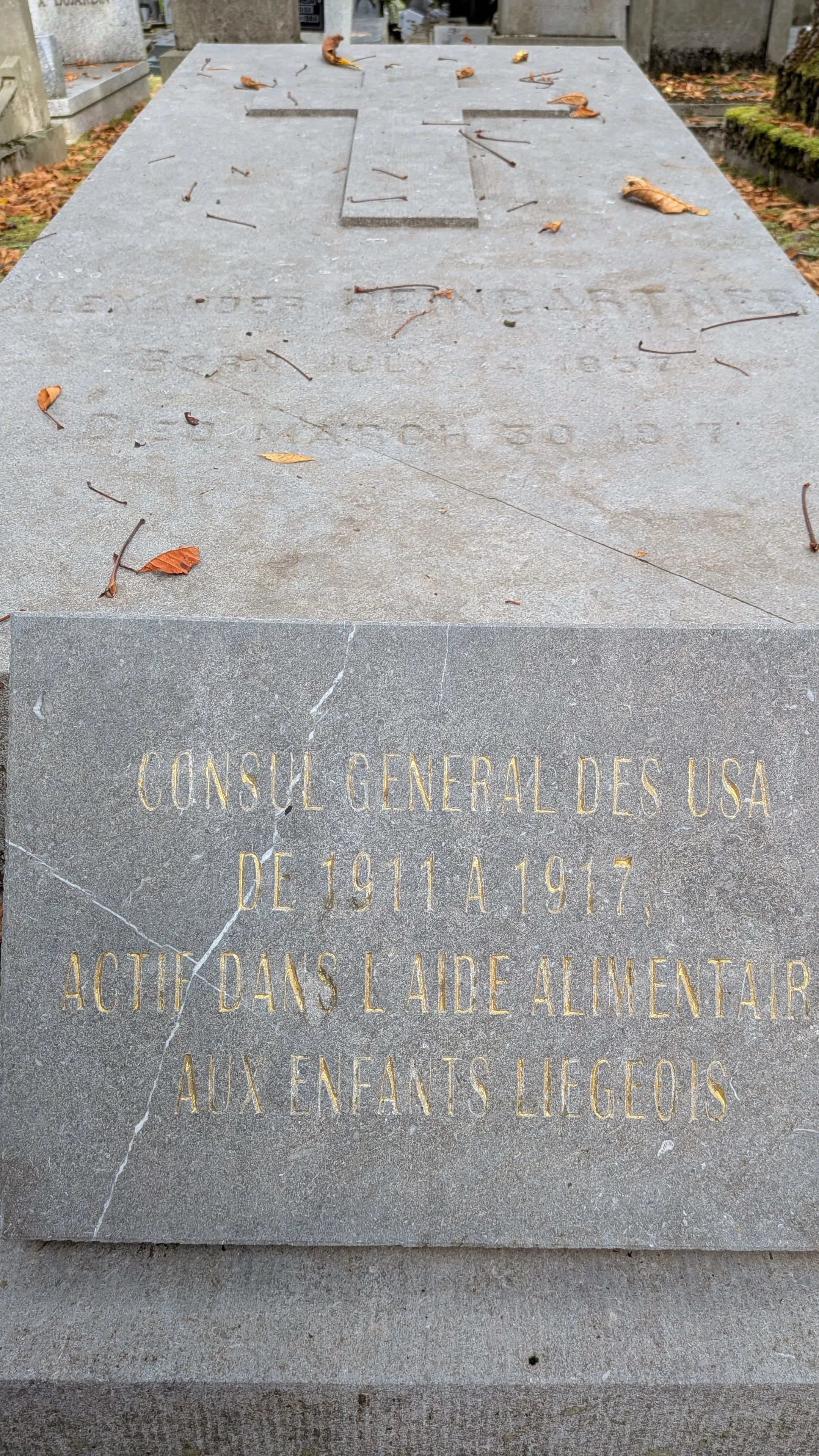 Closeup of grave.jpg