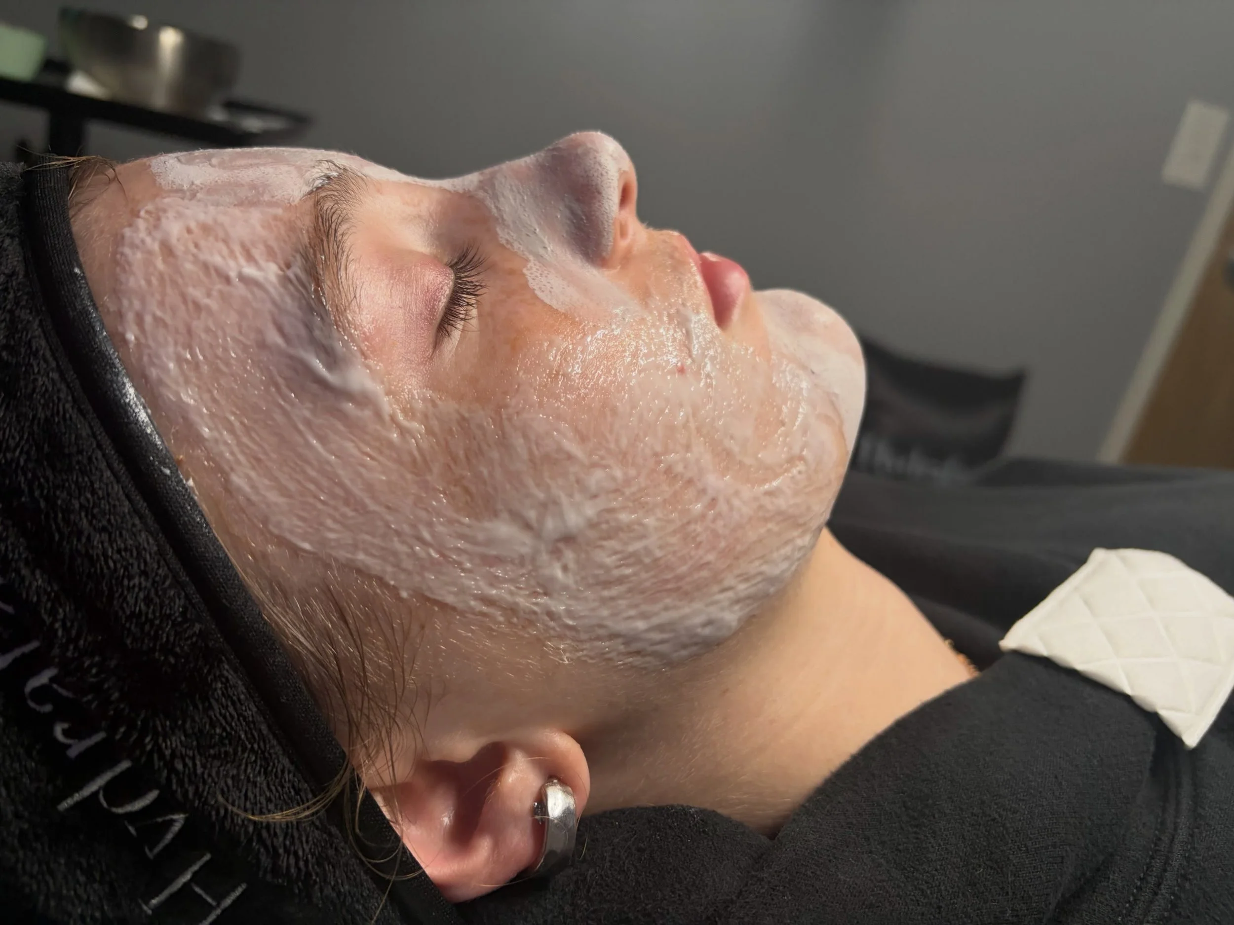 My POV when I&rsquo;m treating clients
VS.
My clients&rsquo; POV

Thank you to all of my clients for trusting me with your skin&hellip; and for staring at this face while I work!❤️

Want to experience it for yourself? Book your next facial with me!

