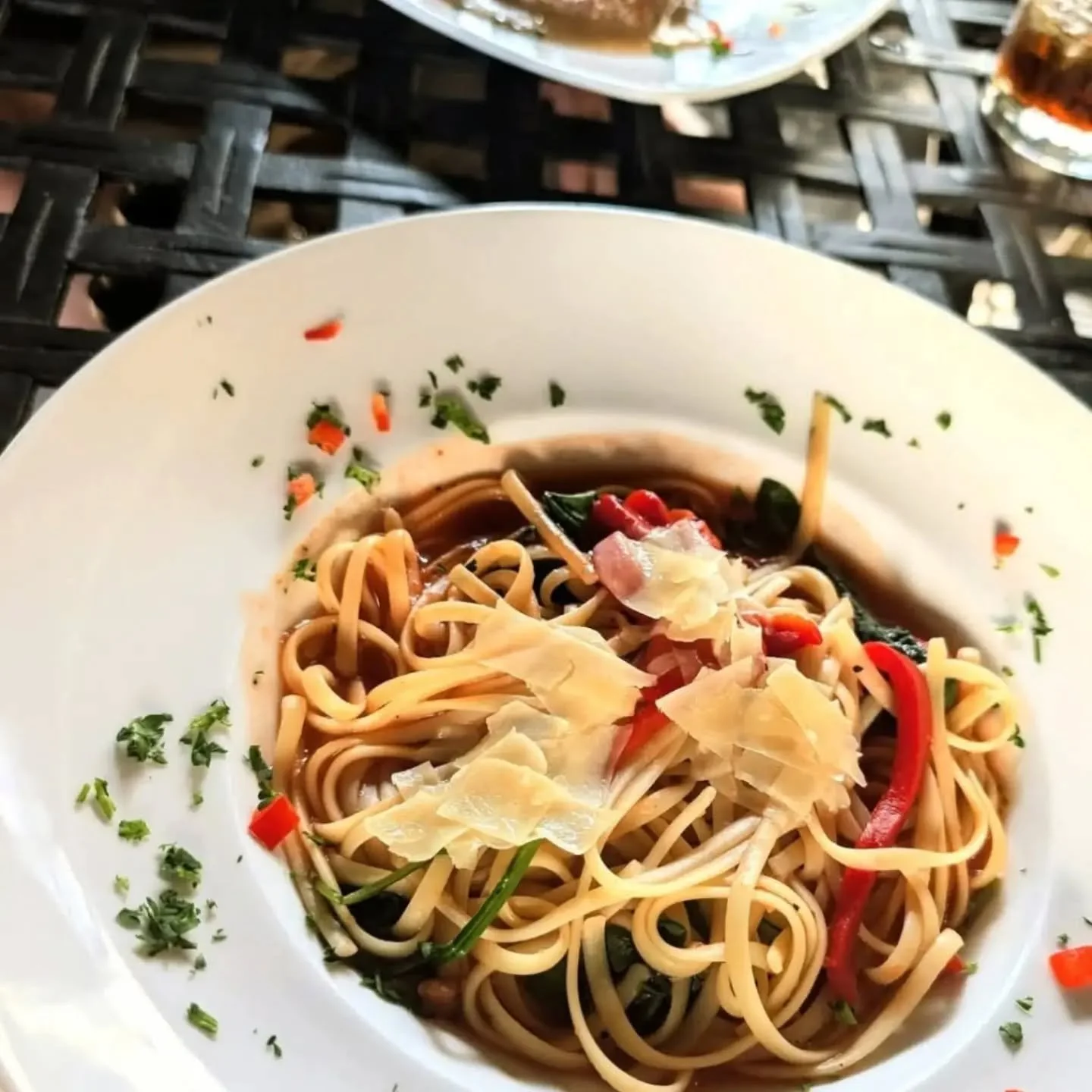 🍽️ Good food + a great patio = the perfect way to end an adventure. 🌿

Y'all know we love spending time outdoors, and finding a local spot with an amazing patio is always a bonus.

If you haven't been to Seasons 101 in Sevierville, add it to your l