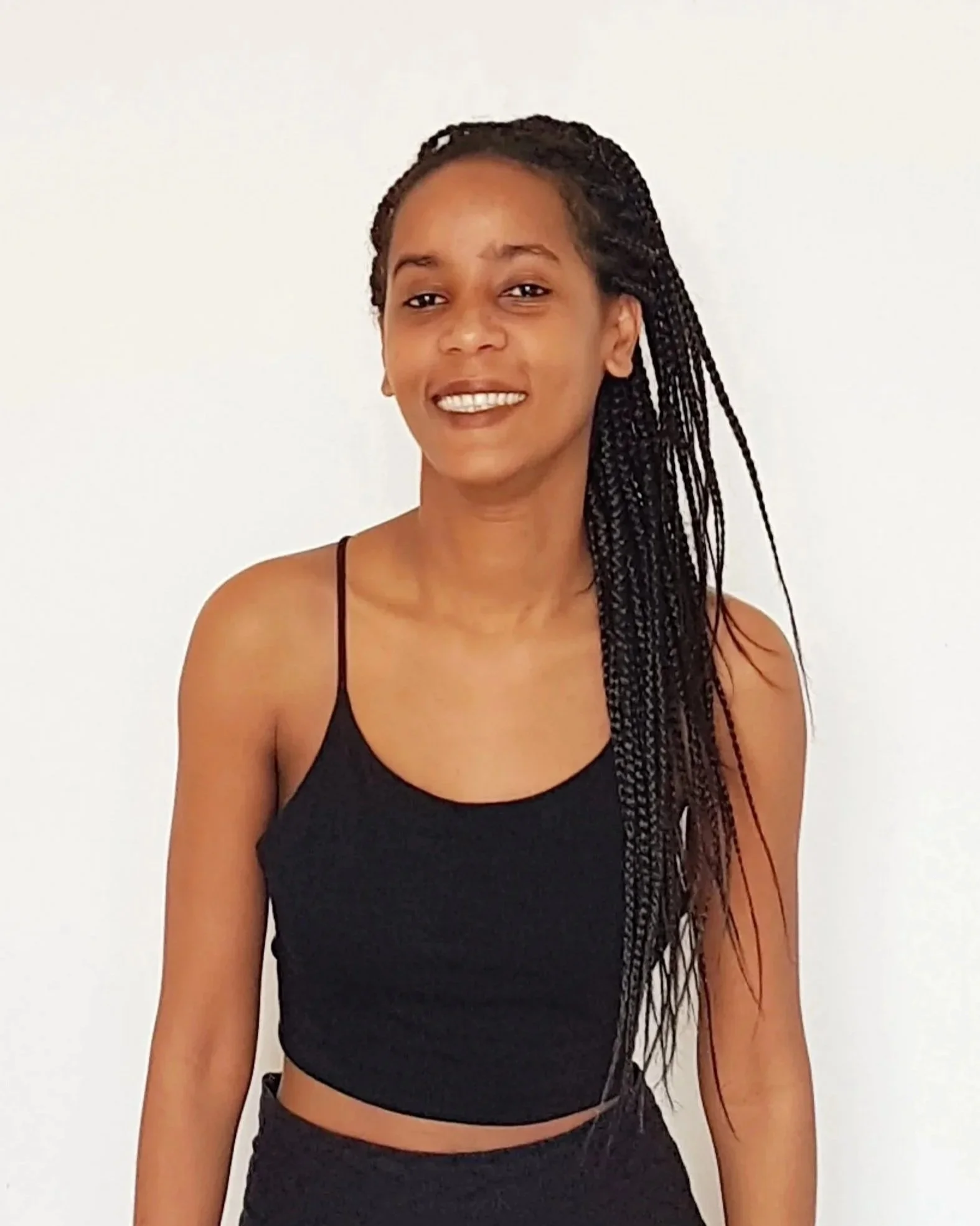 Portrait de Warda Ali Ahmed, professeure de yoga, enseignante Reiki et facilitatrice en danse intuitive à Nice