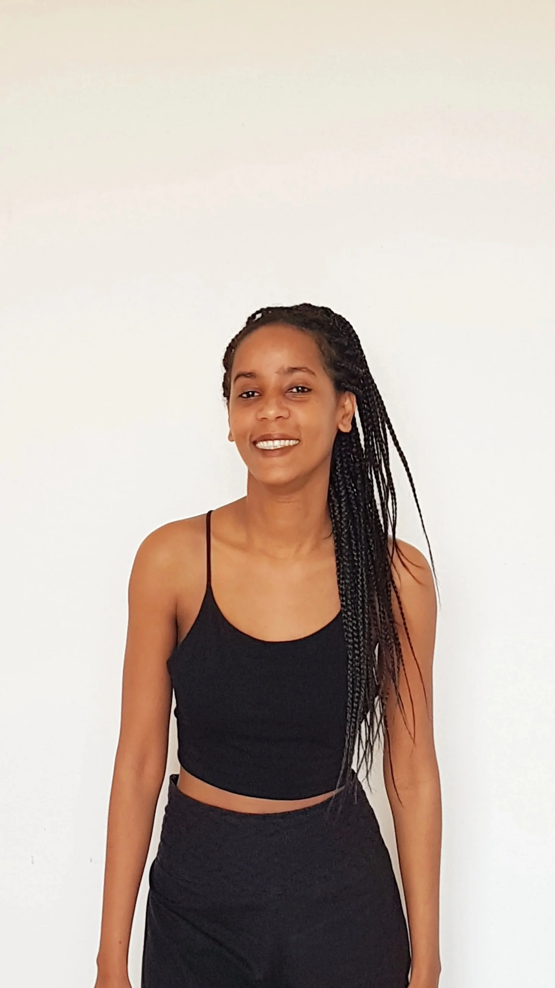 Portrait de Warda Ali Ahmed, professeure de yoga, enseignante Reiki et facilitatrice en danse intuitive à Nice