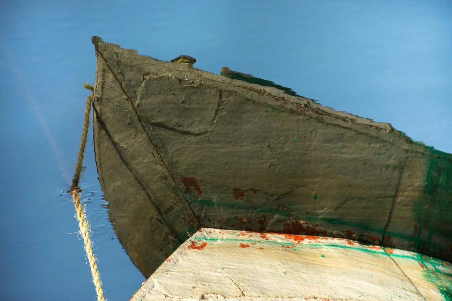 #travel #travelphotography #traveler #collrs #culture #beauty #earthpics #grateful #happy #happiness #watermen #nile #thenileriver #egypttravel #egypt #boats #boatlife #boating #rivers #planetearth #earthofficial #mm #canon #reflections #oldboats #ol