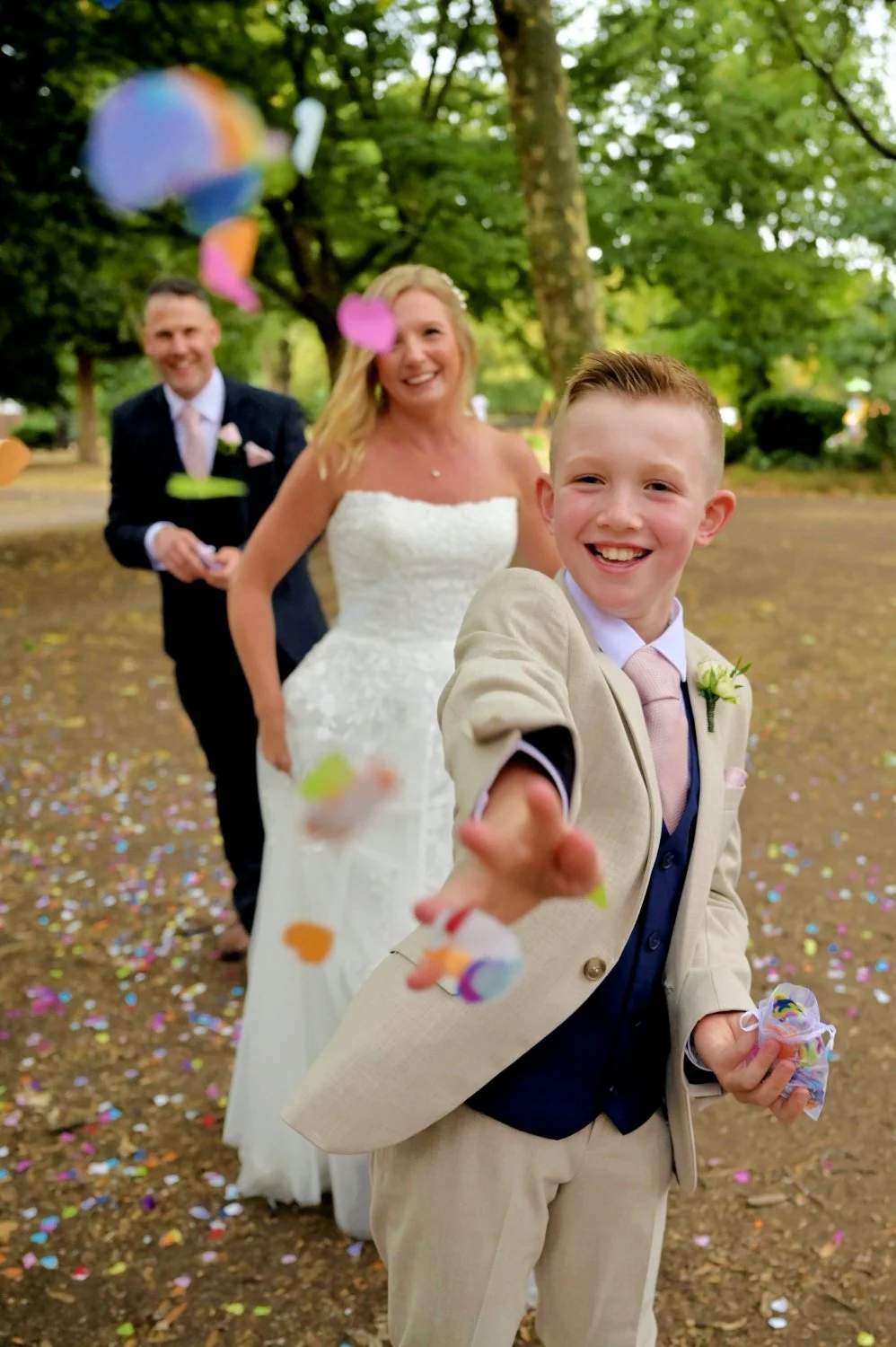 Nottinghamshire &amp; Leicestershire: The Perfect Playground for Candid Couple Shots