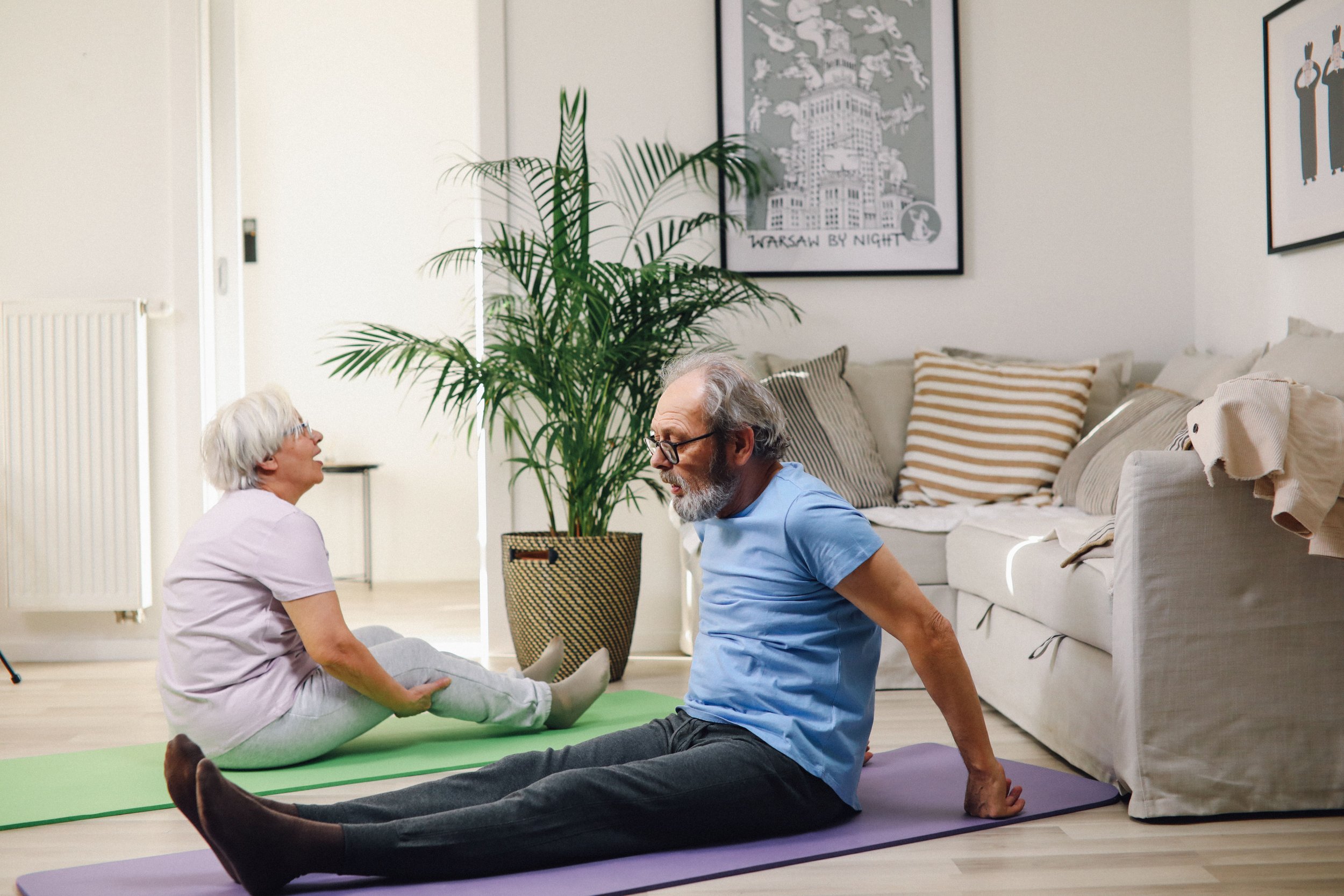 Moveform Health mobile physio providing Support at Home (SAH) and home care package (HCP) physio to an elderly client in Sydney Inner West