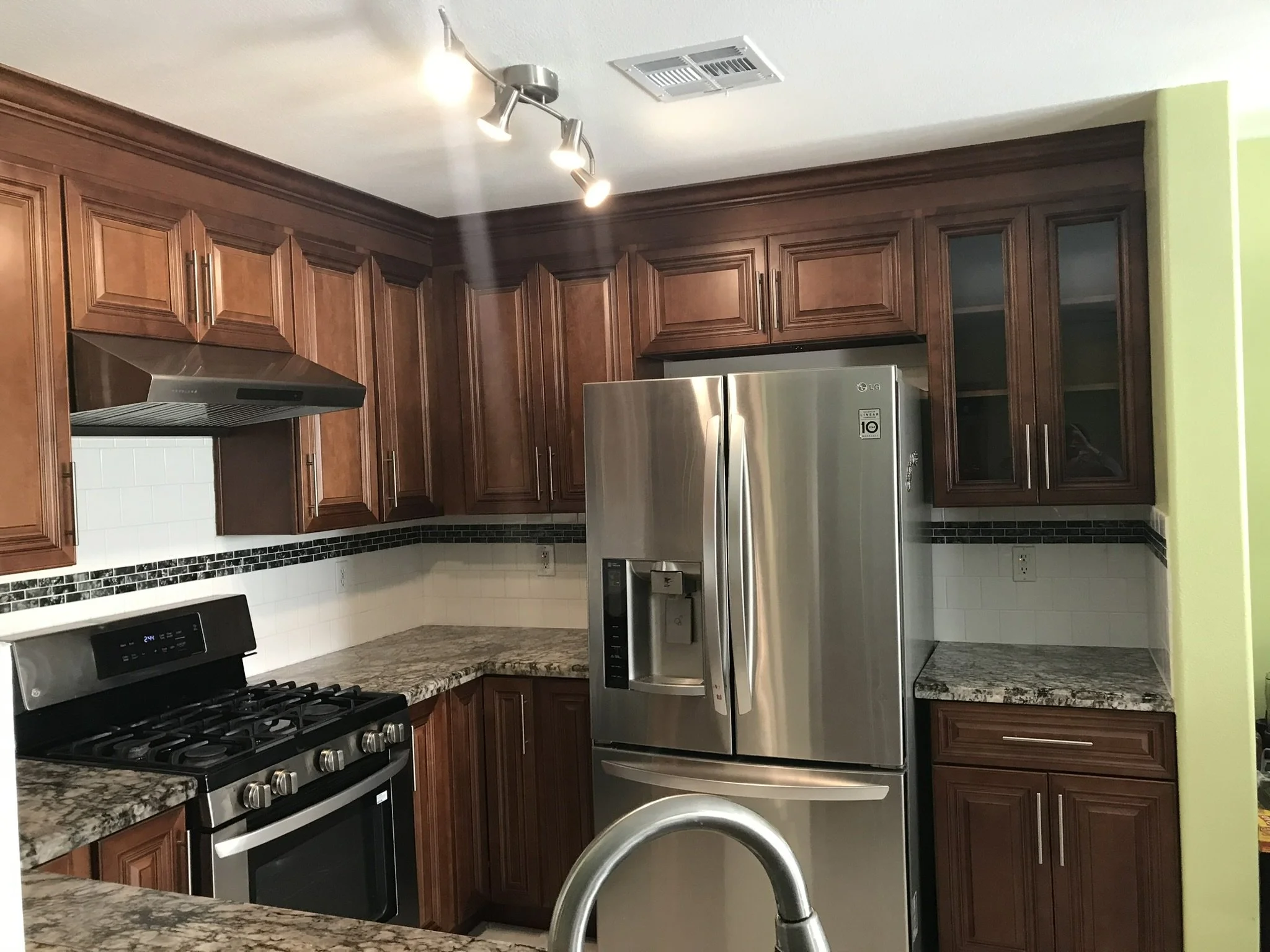 #E    Full Kitchen Cabinets 