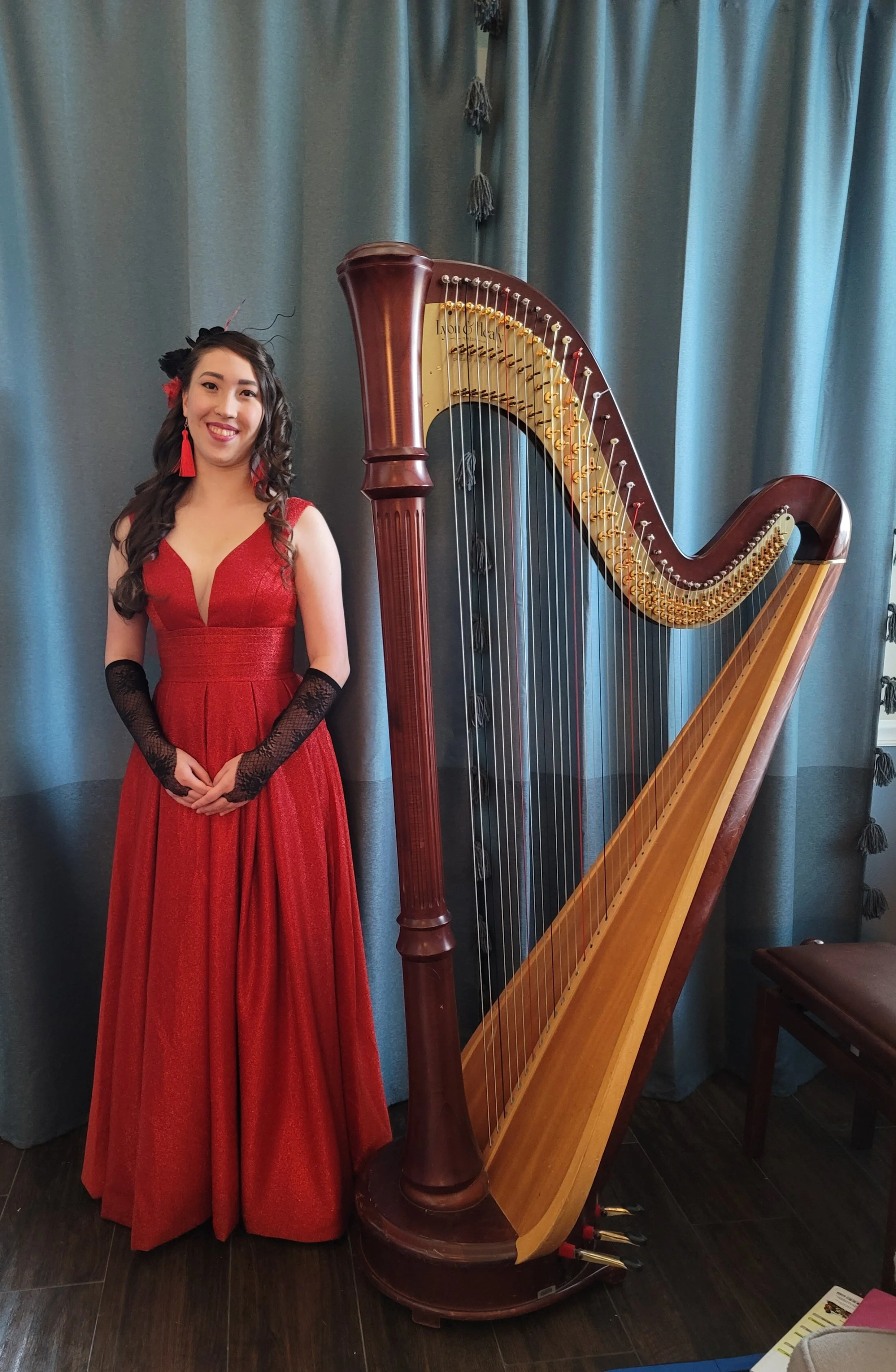 Hannah standing next to the harp