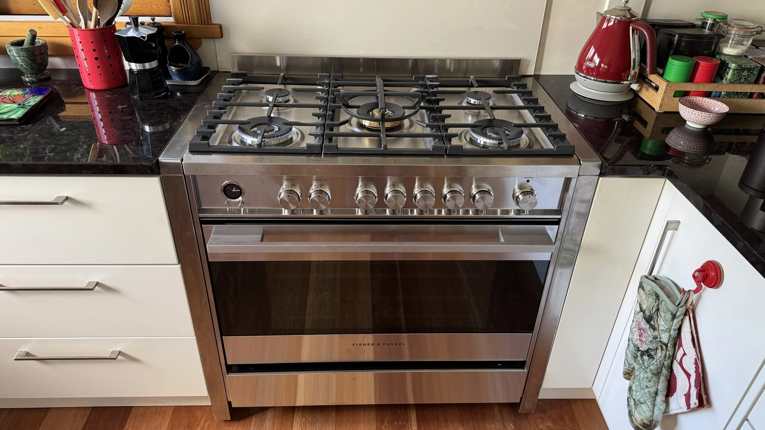 gas-oven-kitchen-installed