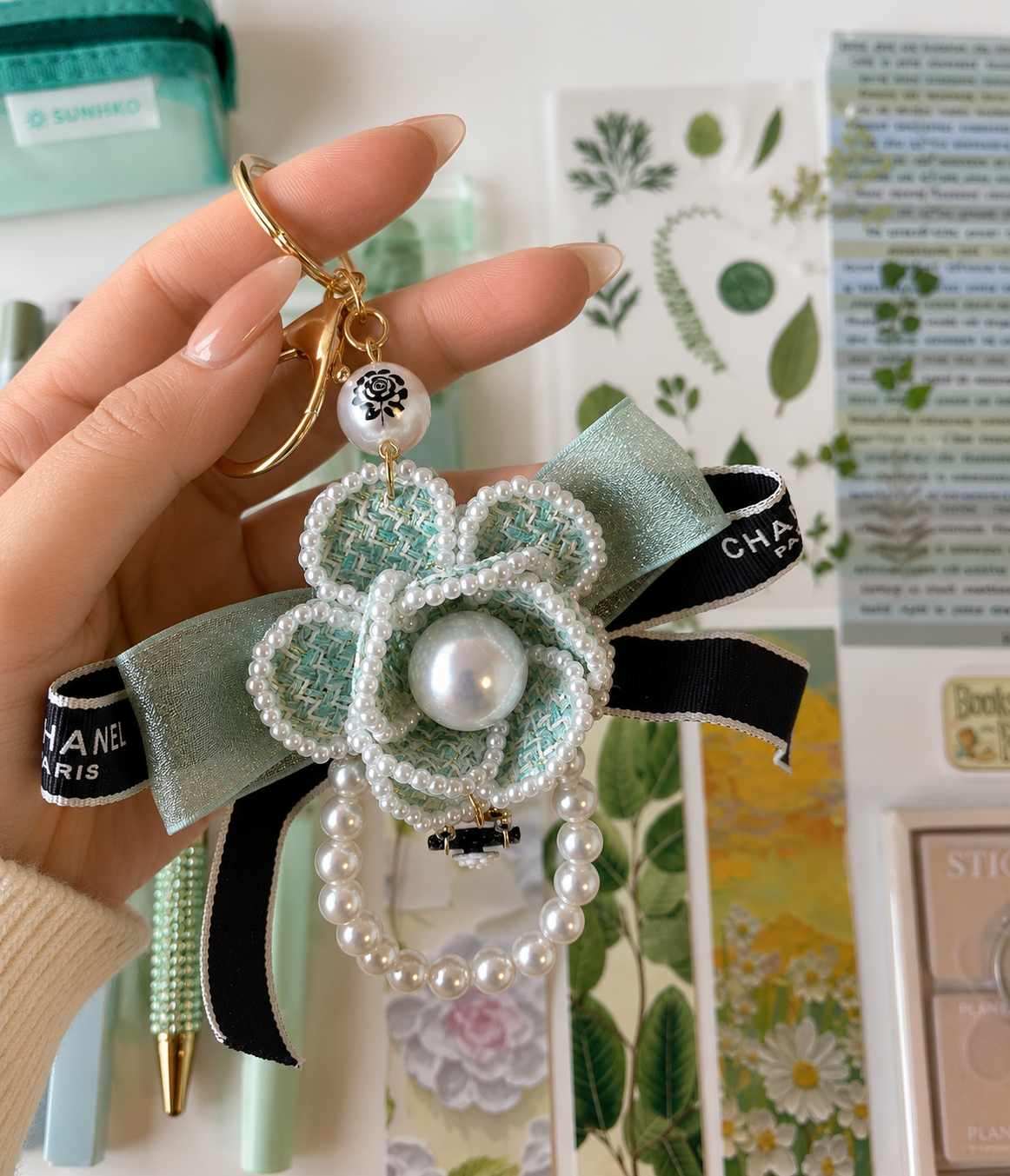 Signature_green_floral_keychain.png