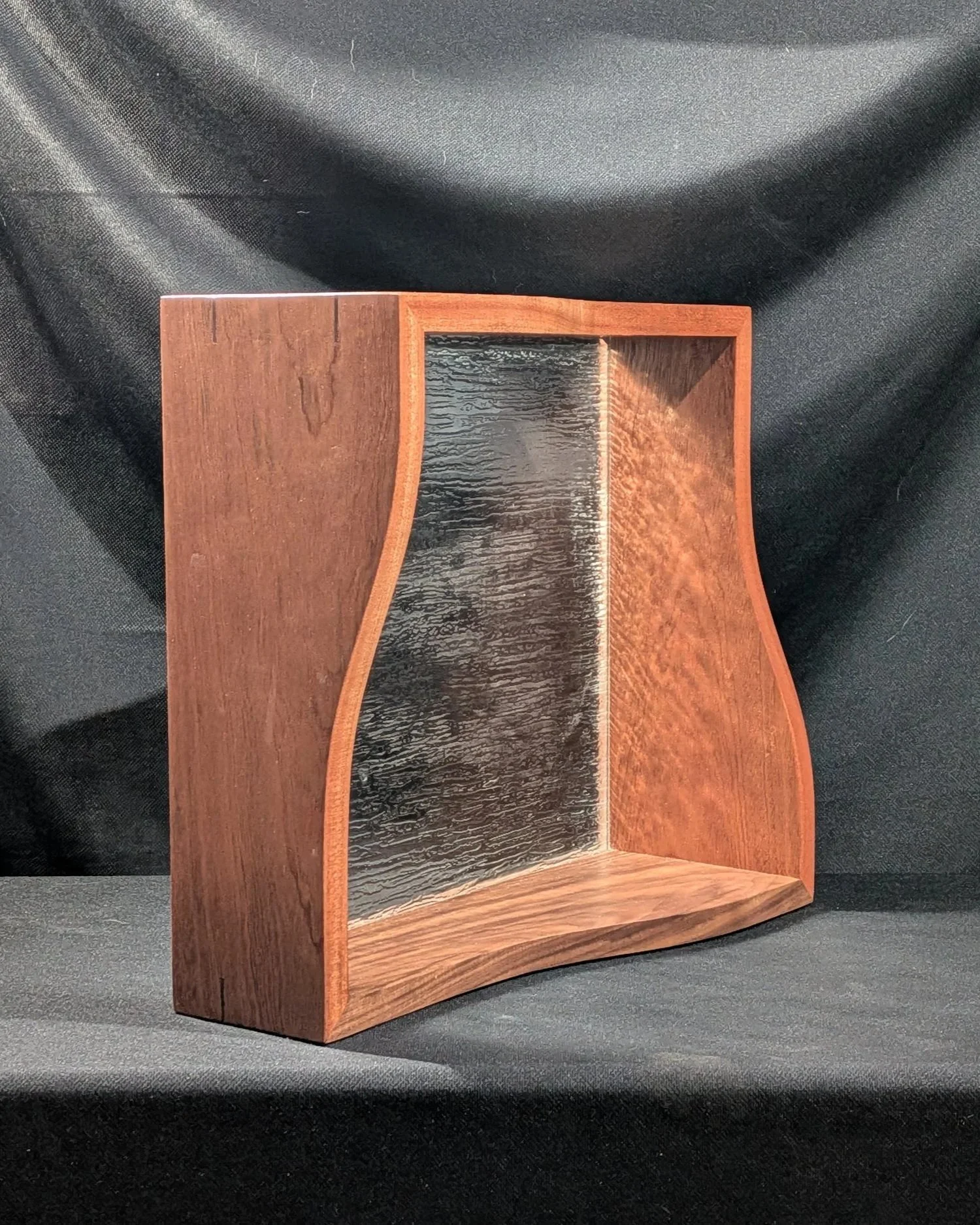 Sapelle / Black Walnut