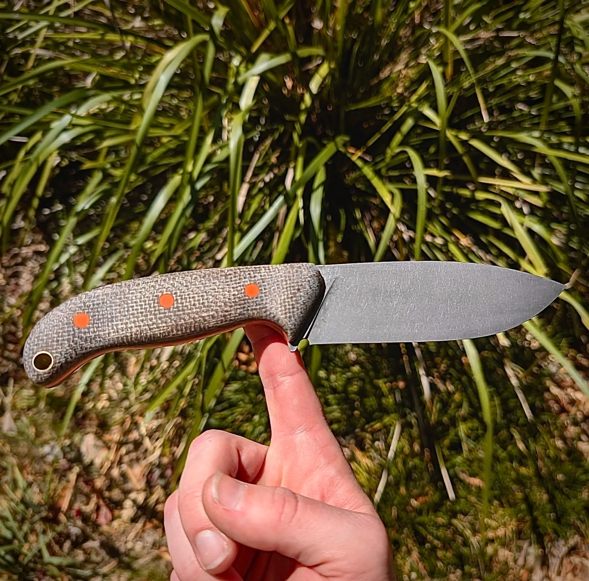 
Drop point hunter in cryo treated CJ Nitro steel. Features in-house custom jute micarta with orange g10 pins and liners.