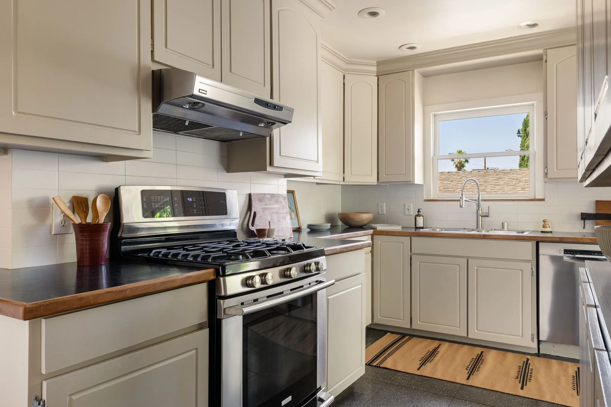 15-web-or-mls-708 N Ave 53-15.jpg