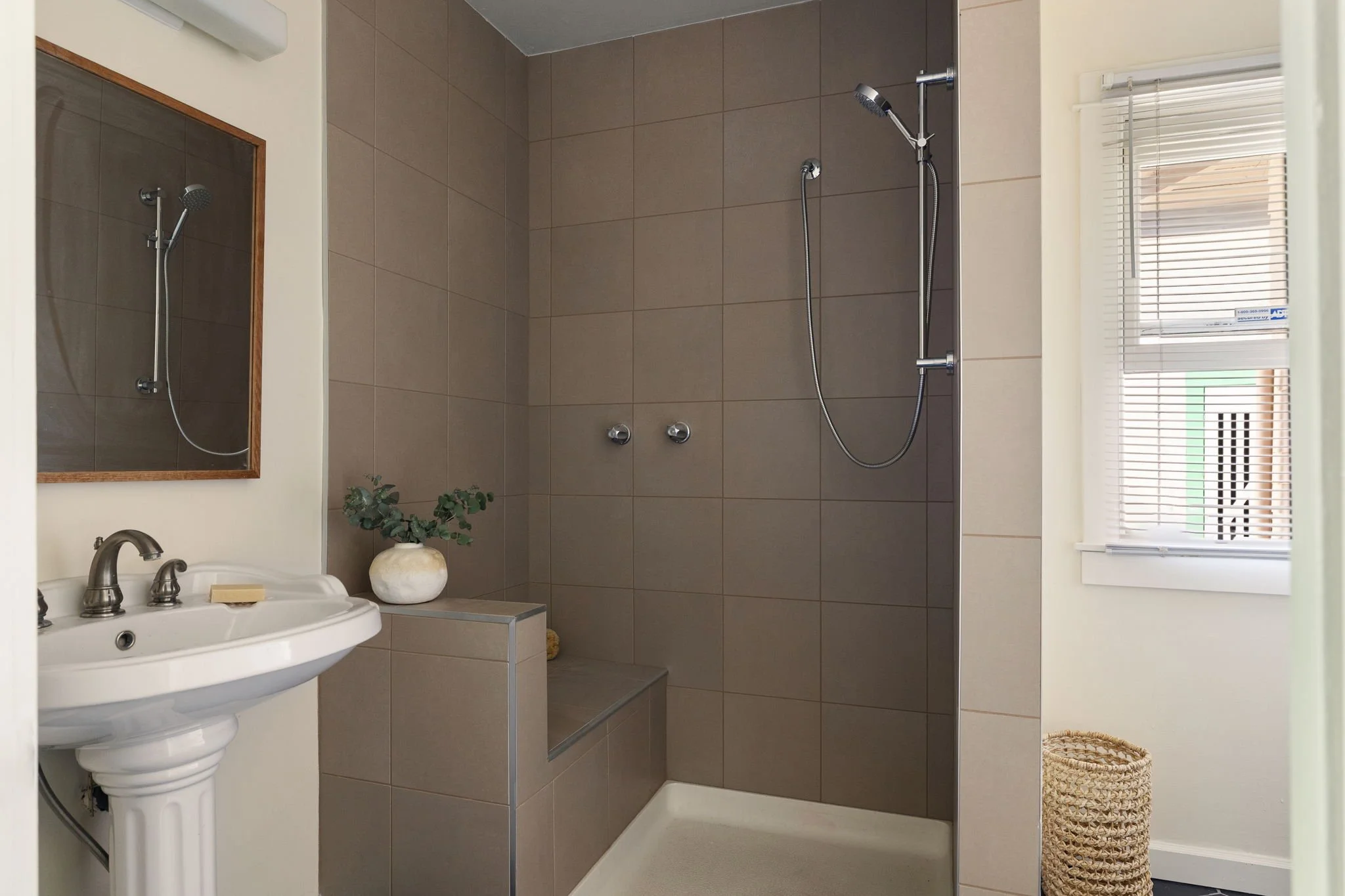 27-web-or-mls-708 N Ave 53-27.jpg