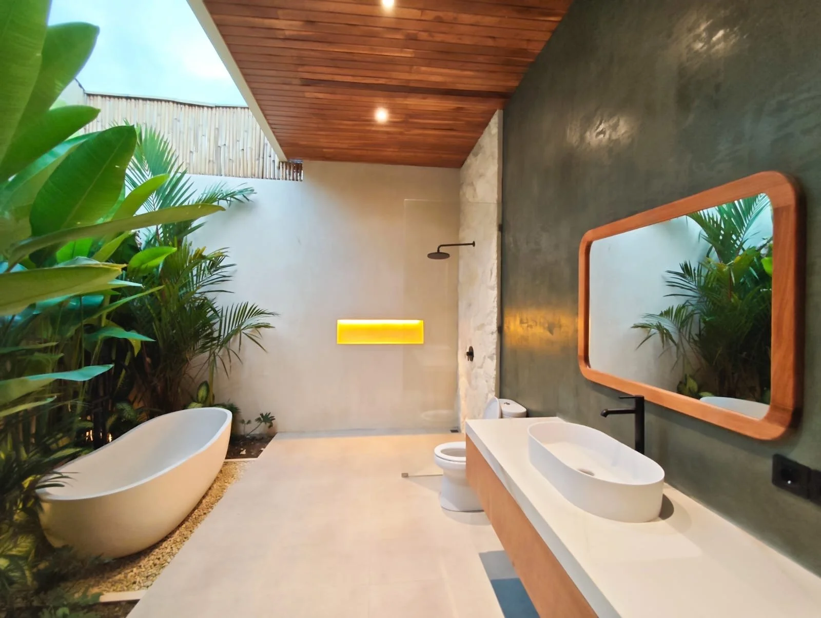 Open air bathroom villa Bali Munggu Canggu