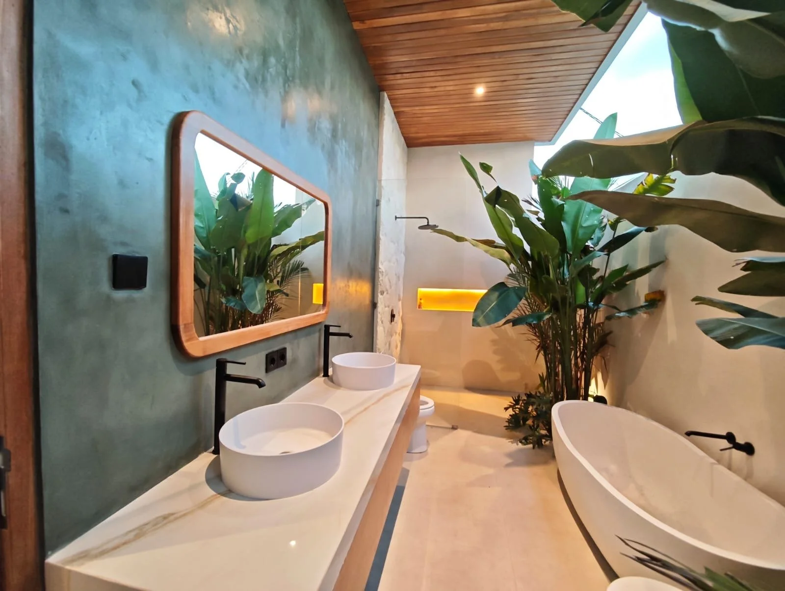 Open air bathroom villa Bali Munggu Canggu