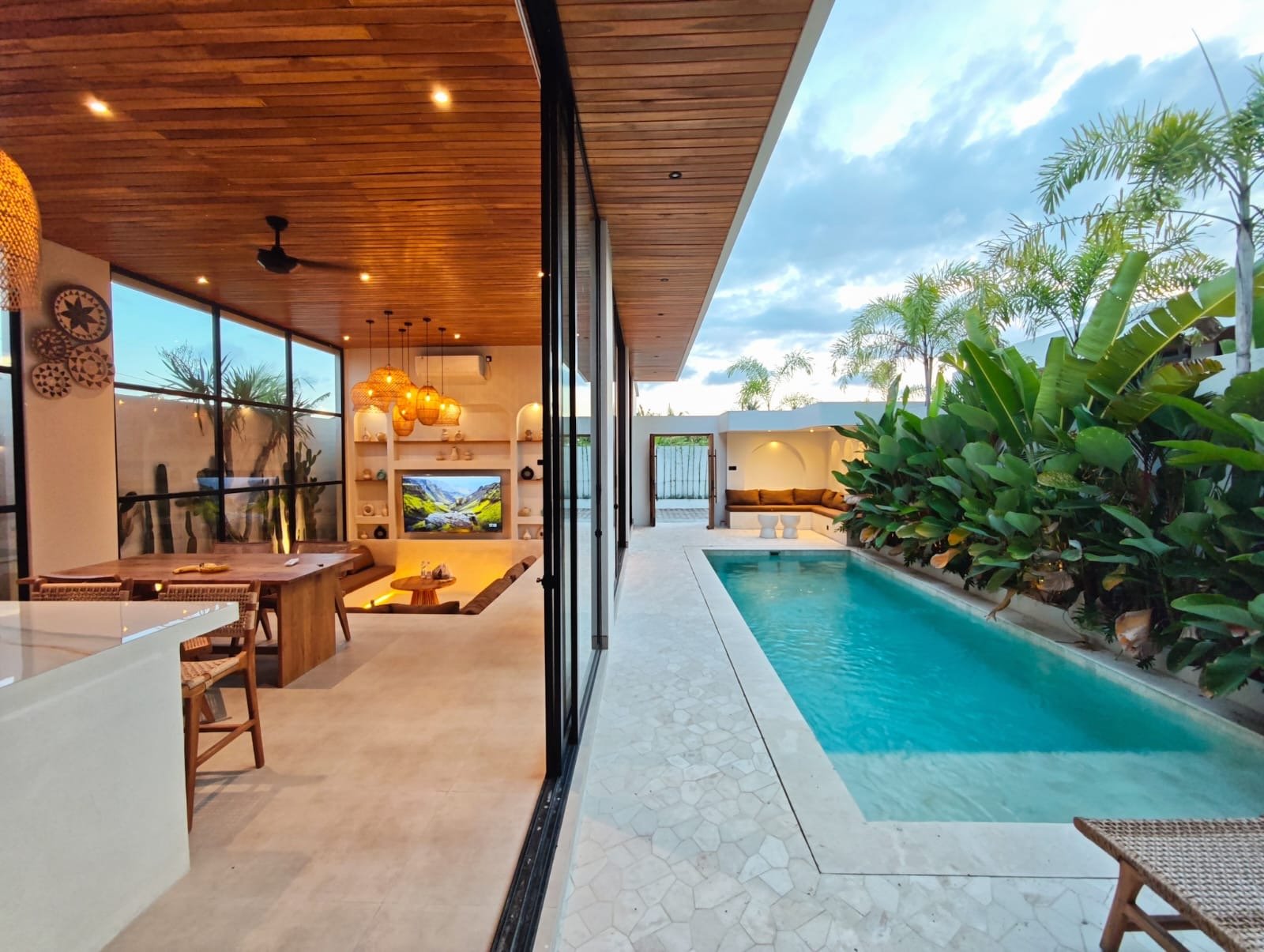 Private pool villa for lease Munggu Bali near Canggu Finns Beach Club